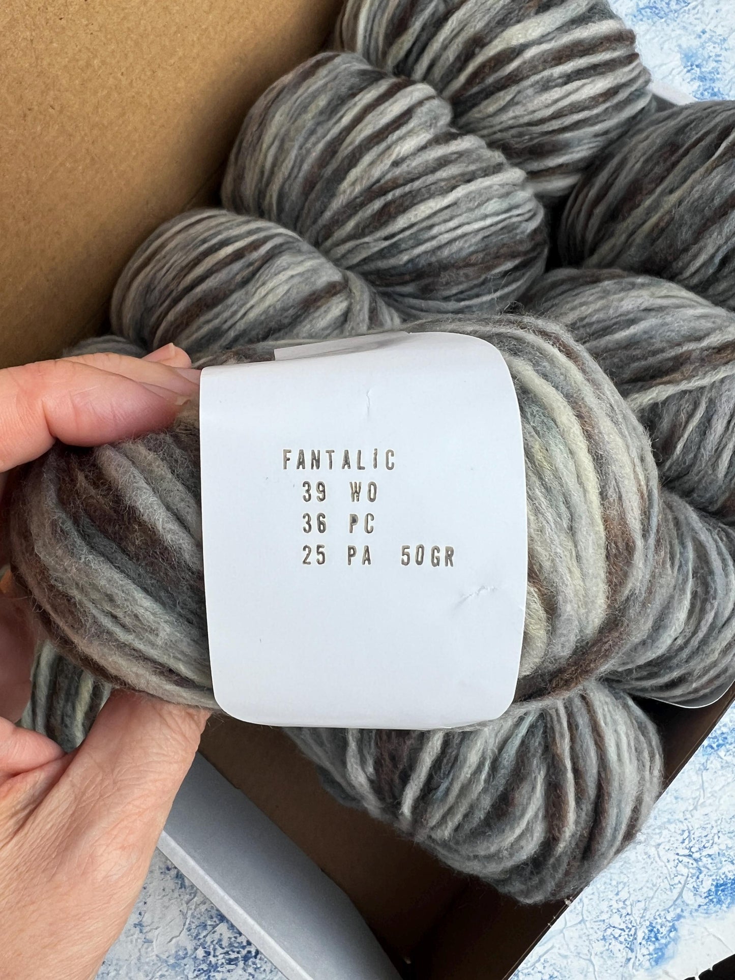 MultiColor, 39% Merino yarn,36% Acrilico, 25% PA. 50gr. Per Bowl