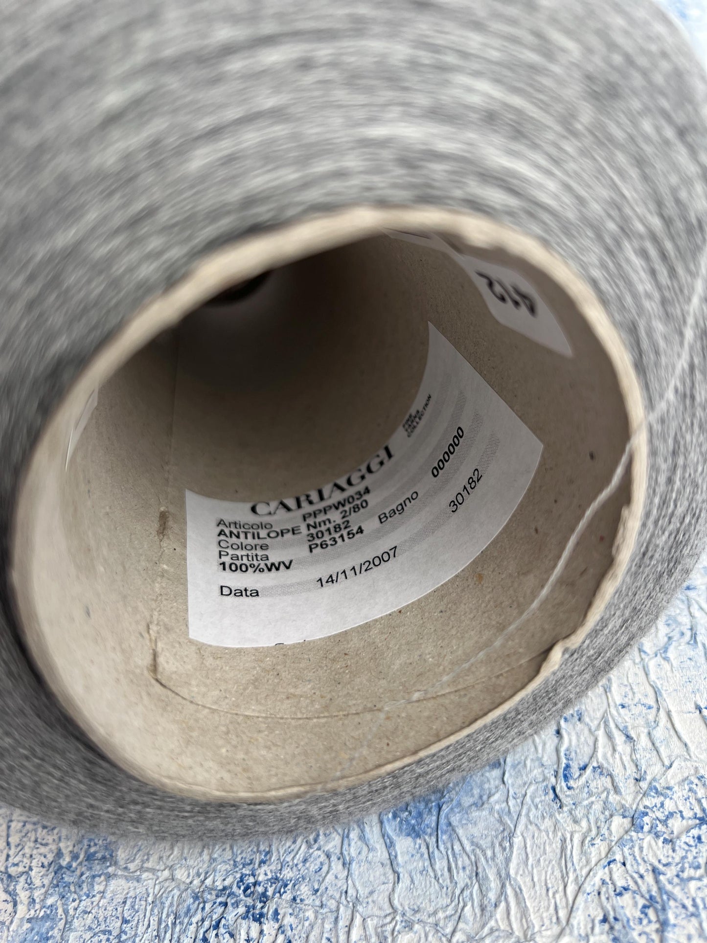 100% Merino yarn, Cariaggi Antilope yarn. Nm 2/80, Color Gray.Per 100 gr