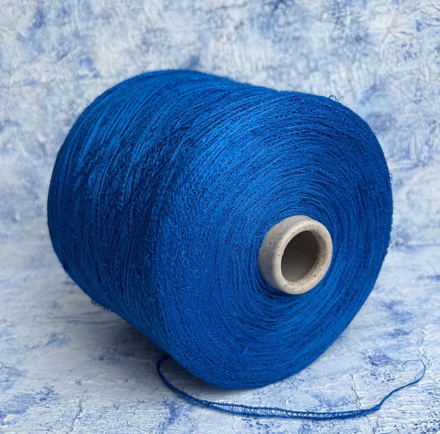 Sunflower, 94% Lino yarn, 6% PA, Filpucci yarn, Royal Blue.Per 100 gr