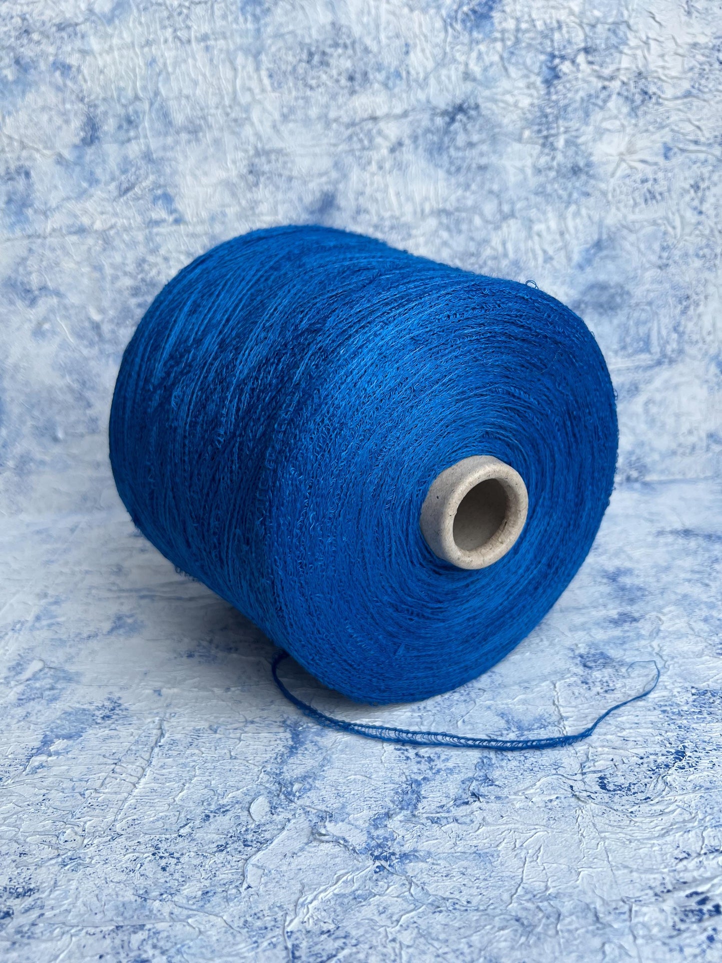 Sunflower, 94% Lino yarn, 6% PA, Filpucci yarn, Royal Blue.Per 100 gr