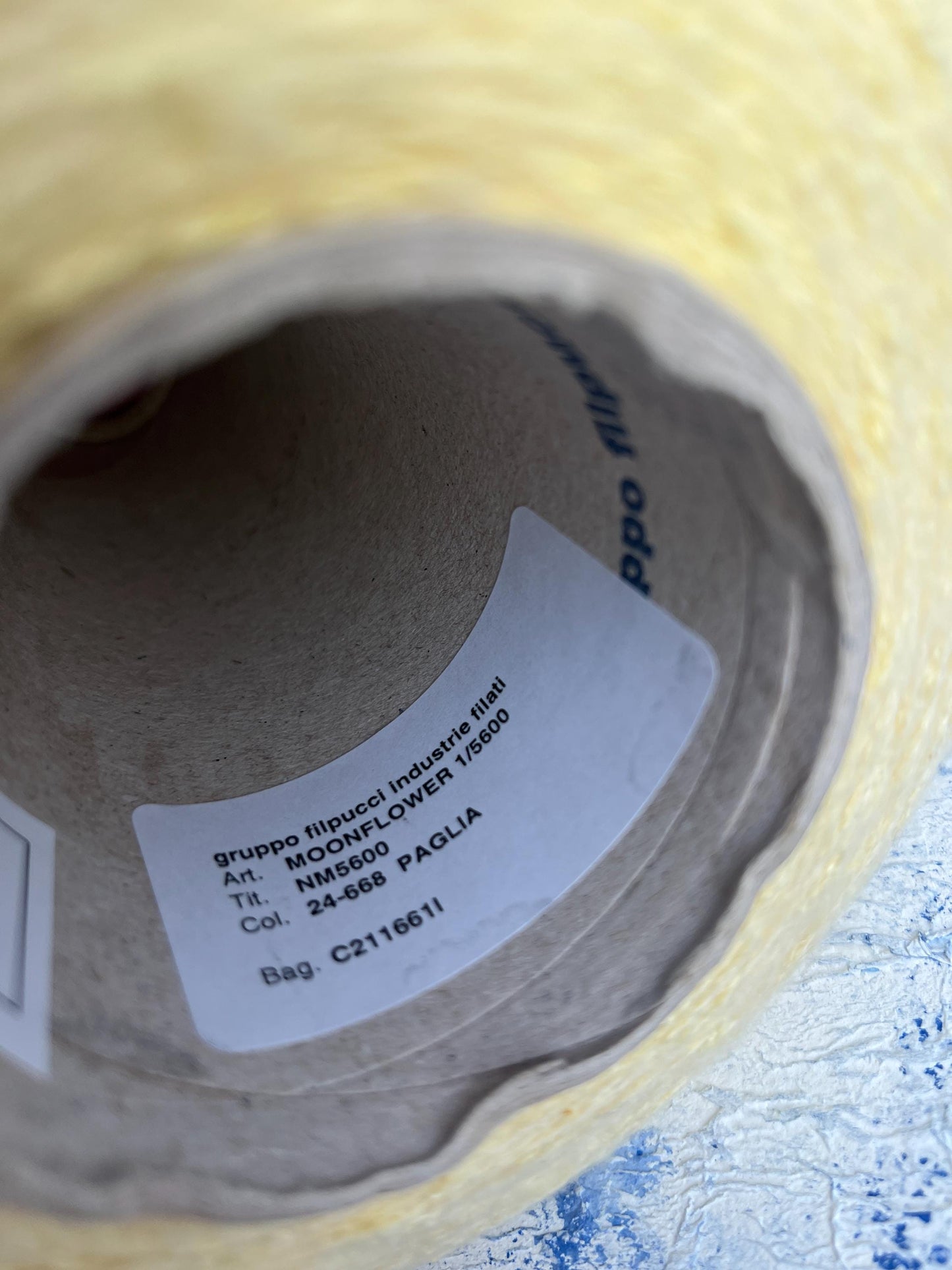 Cotton yarn 48%, PA 30%, Silk yarn 20%, Elast 2%.Moonflower, Lemon. Per 100 gr