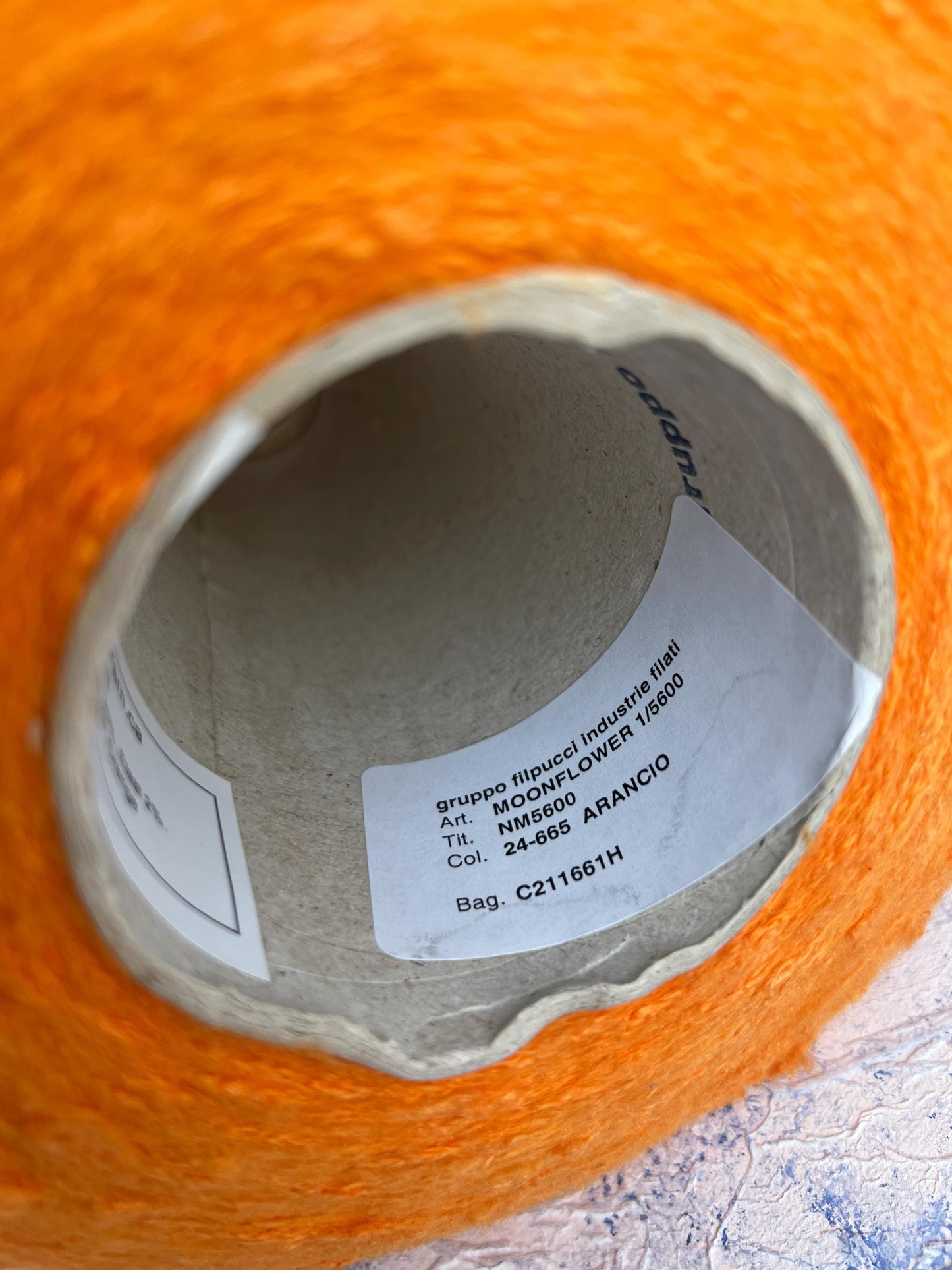 Cotton yarn 48%, PA 30%, Silk yarn 20%, Elast 2%.Moonflower, Orange.Per 100 gr