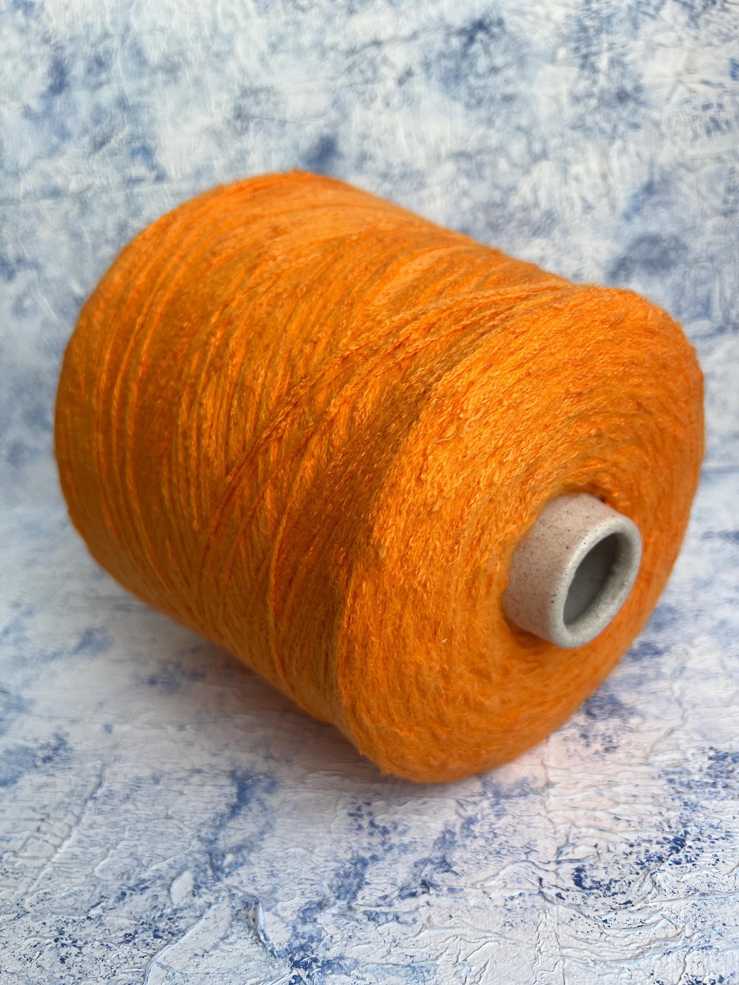 Cotton yarn 48%, PA 30%, Silk yarn 20%, Elast 2%.Moonflower, Orange.Per 100 gr