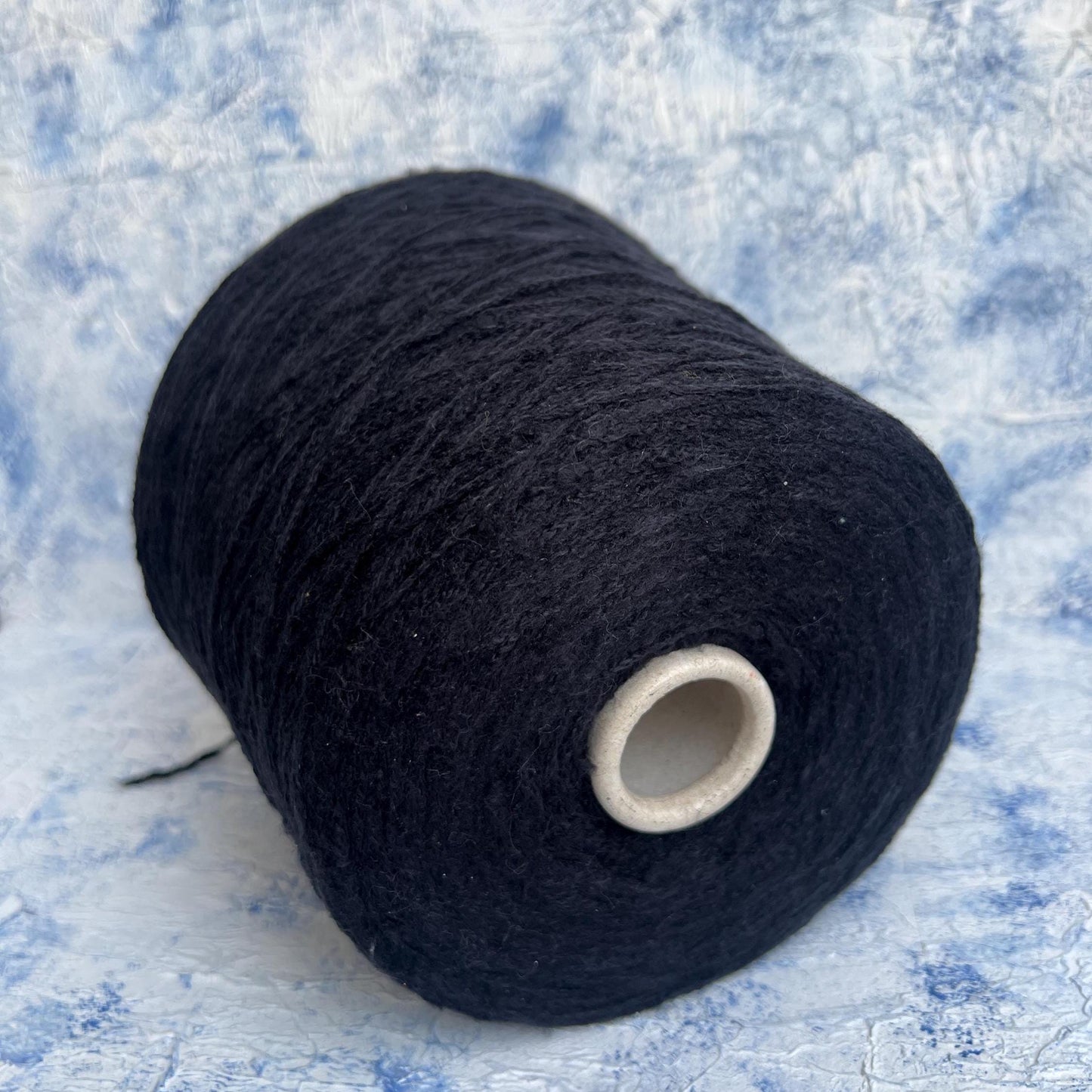 Cotton yarn 48%, PA 30%, Silk yarn 20%, Elast 2%.Moonflower, Black.Per 100 gr