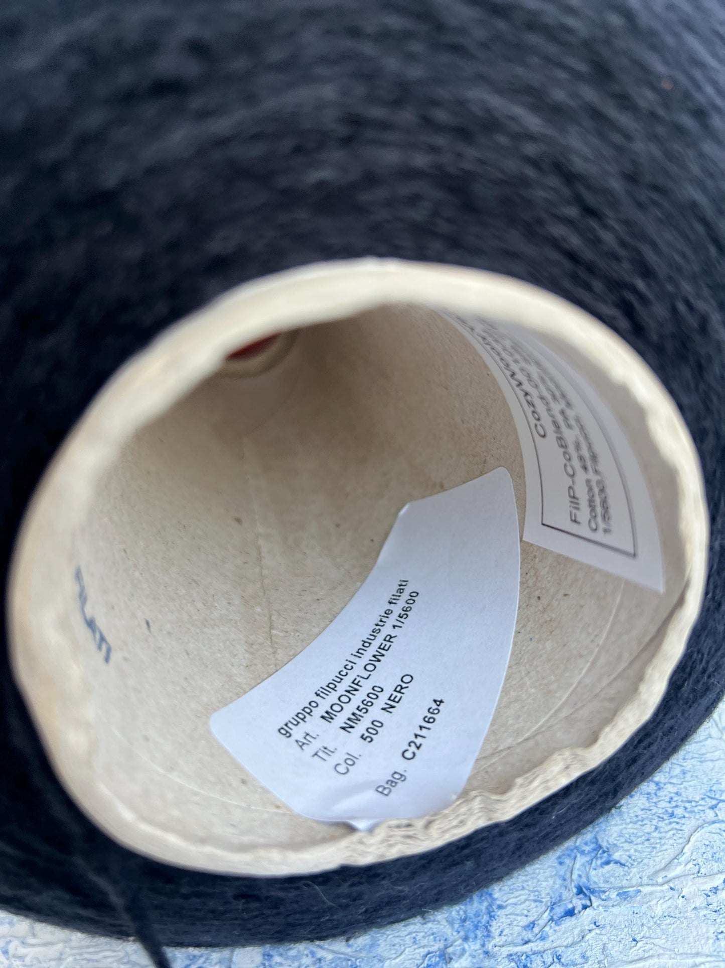 Cotton yarn 48%, PA 30%, Silk yarn 20%, Elast 2%.Moonflower, Black.Per 100 gr
