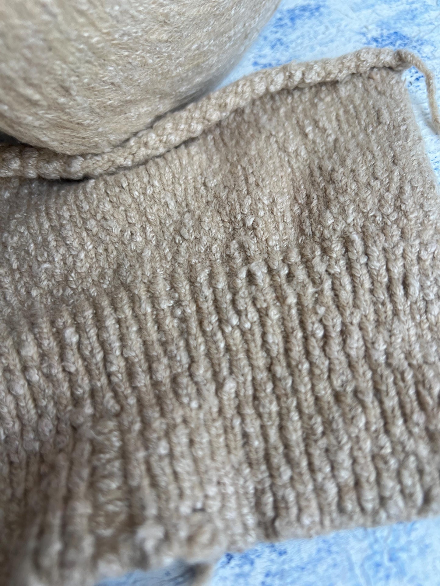 Cotton yarn 48%, PA 30%, Silk yarn 20%, Elast 2%. 1/5600. Moonflower, Beige.Per 100 gr