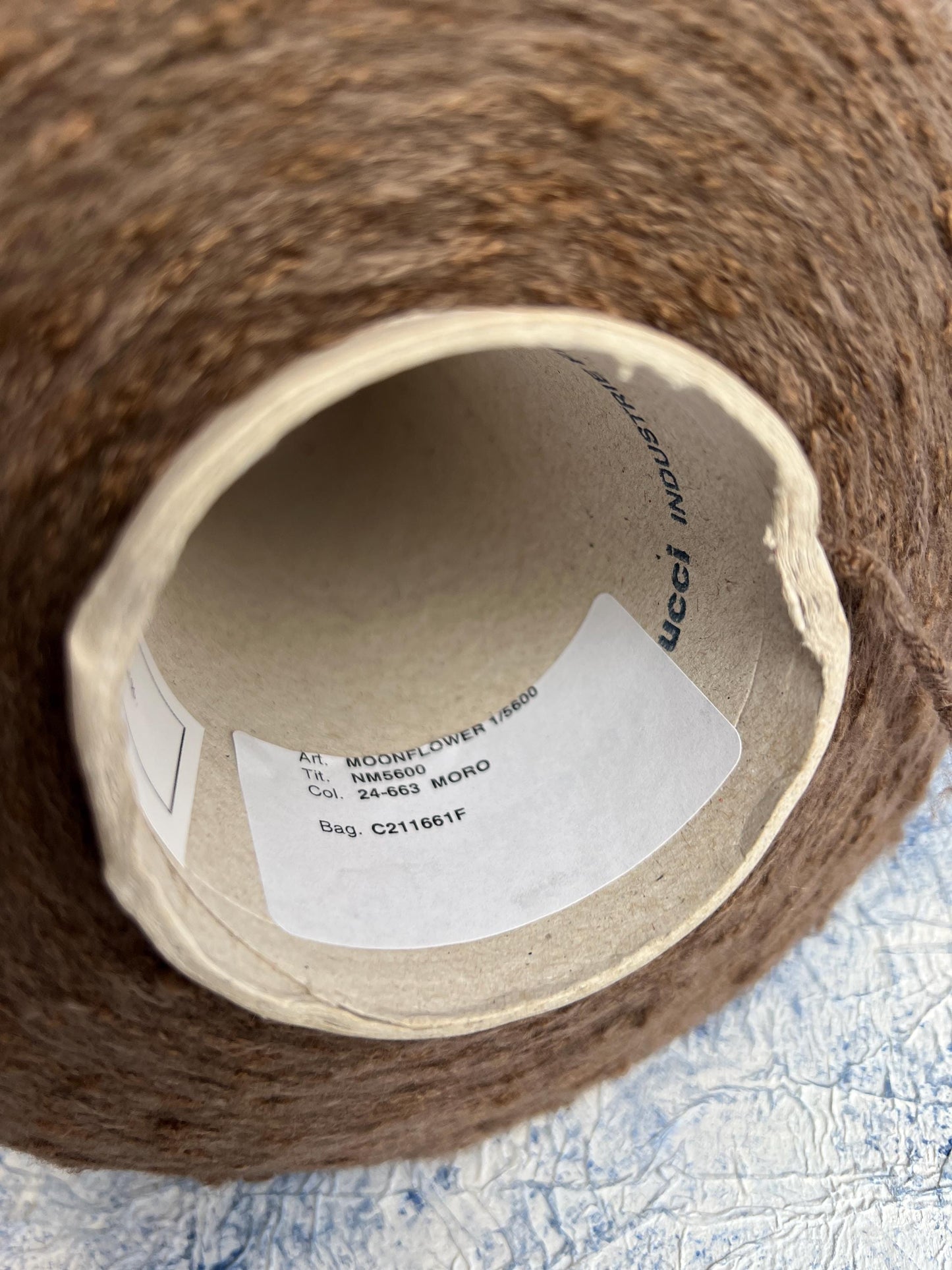 Cotton yarn 48%, PA 30%, Silk yarn 20%, Elast 2%.Moonflower, Brown.Per 100 gr