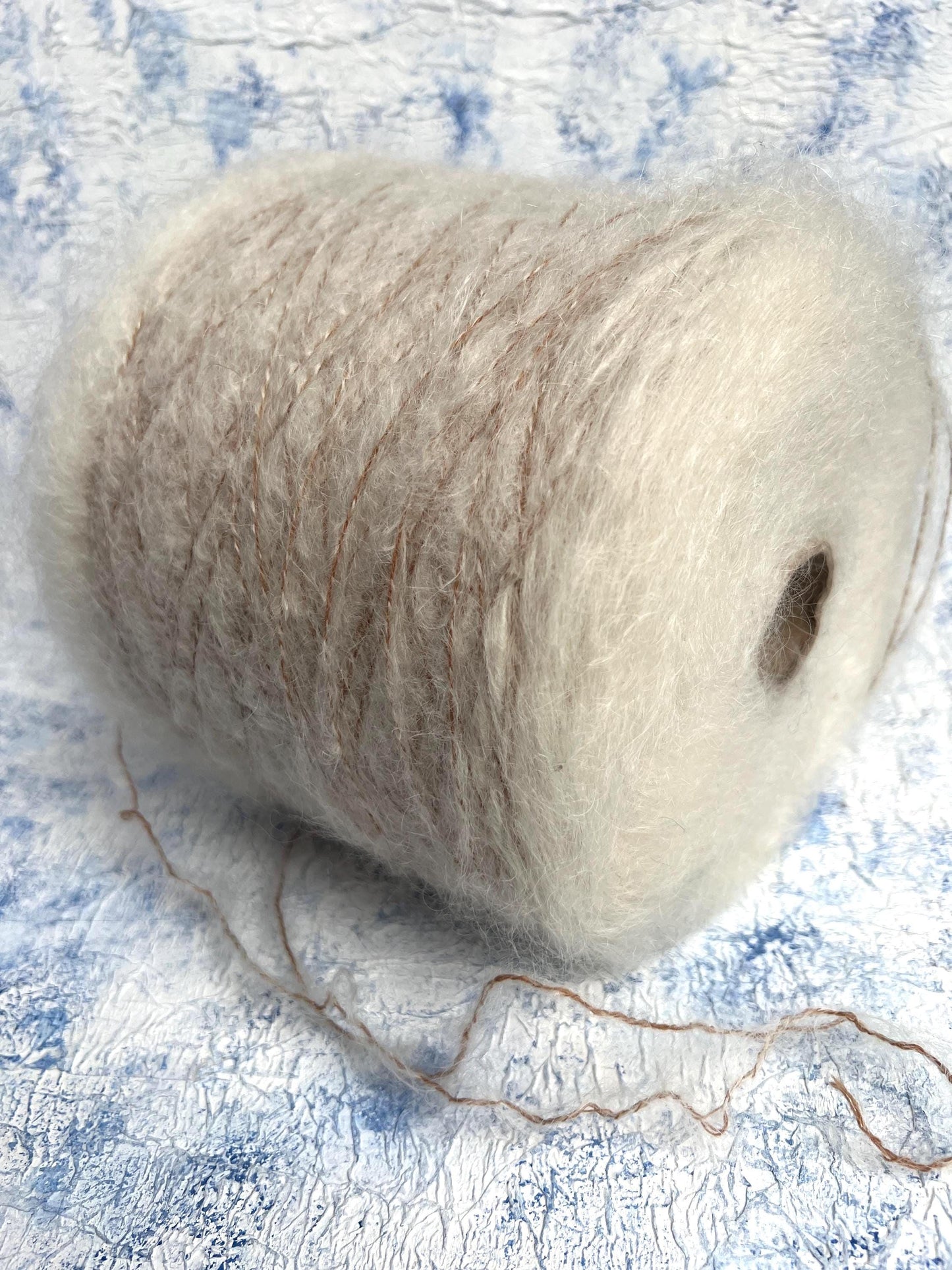 70% Kid Mohair&15% Wool&15% PA yarn on Cone. White&Brown.Per 100 gr