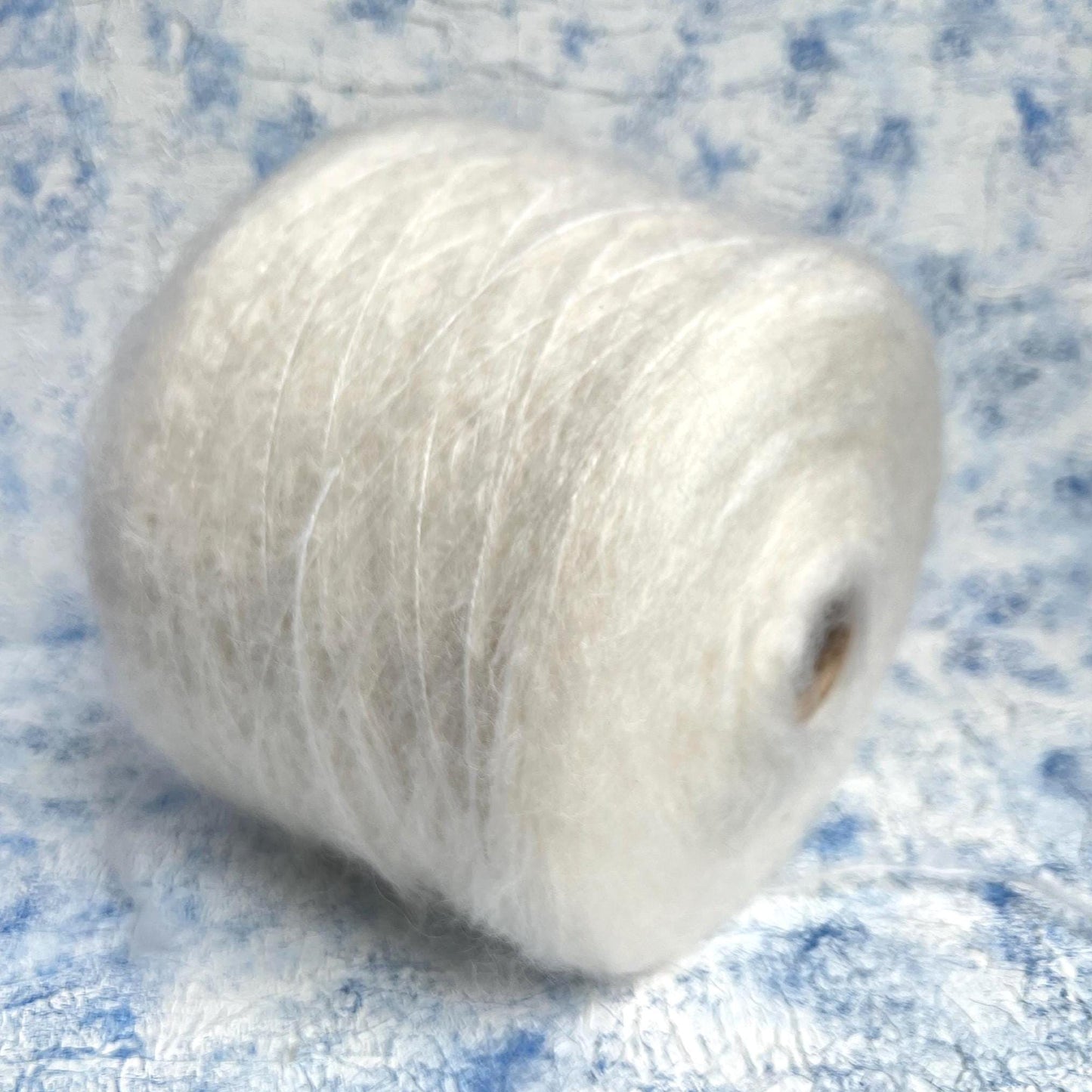 70% Kid Mohair&15% Wool&15% PA yarn on Cone. White.Per 100 gr