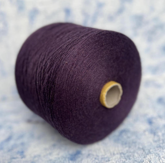 100% Merino wool yarn, IGEA Aquila. Yarn for knitting,Color Purple. Per 100 gr
