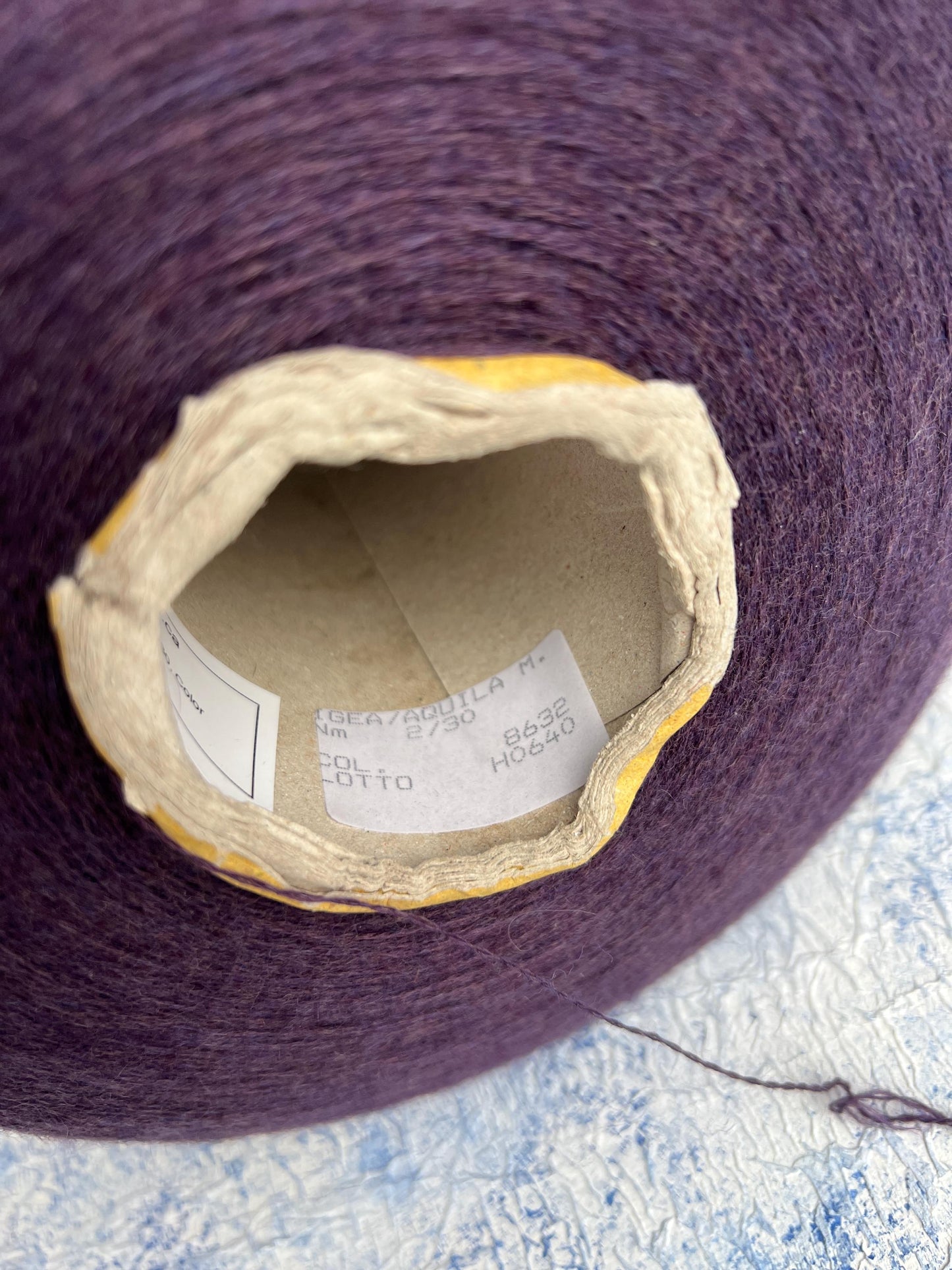 100% Merino wool yarn, IGEA Aquila. Yarn for knitting,Color Purple. Per 100 gr