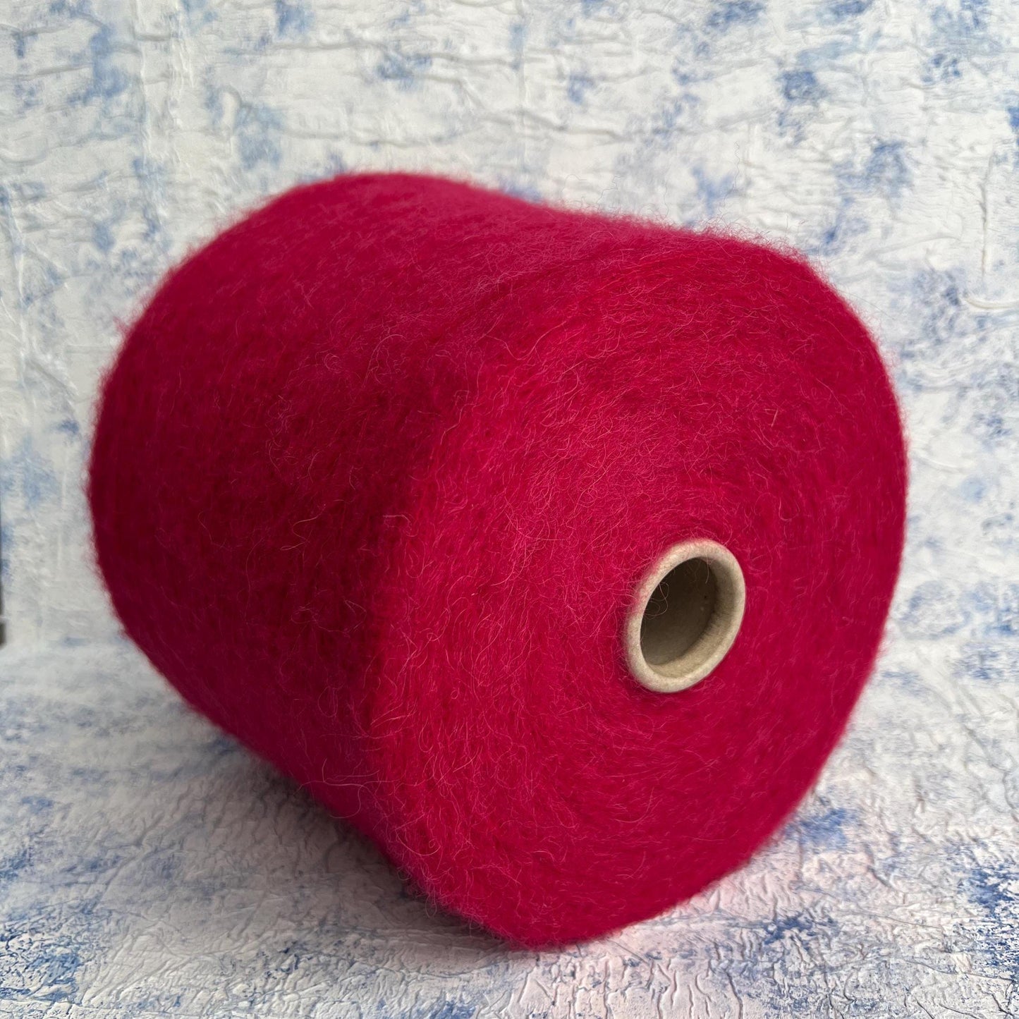 74% Baby Alpaca yarn, 26% PA yarn, Color Red. Per 100 gr