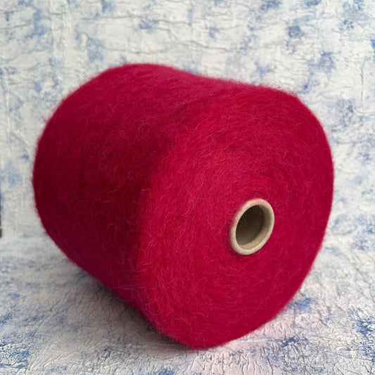 74% Baby Alpaca yarn, 26% PA yarn, Color Red. Per 100 gr