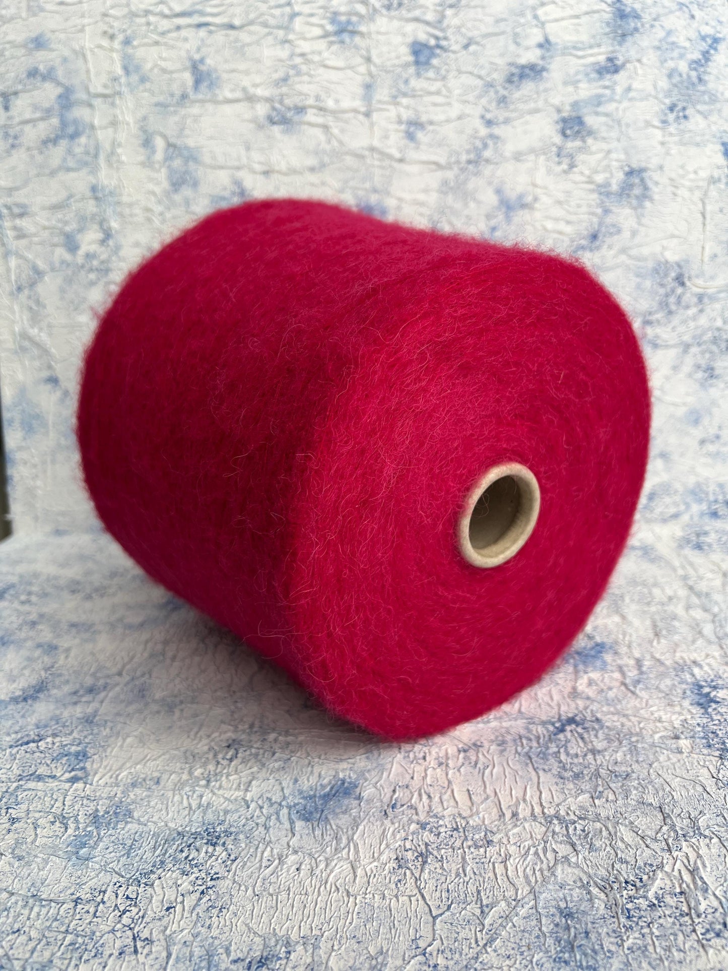 74% Baby Alpaca yarn, 26% PA yarn, Color Red. Per 100 gr