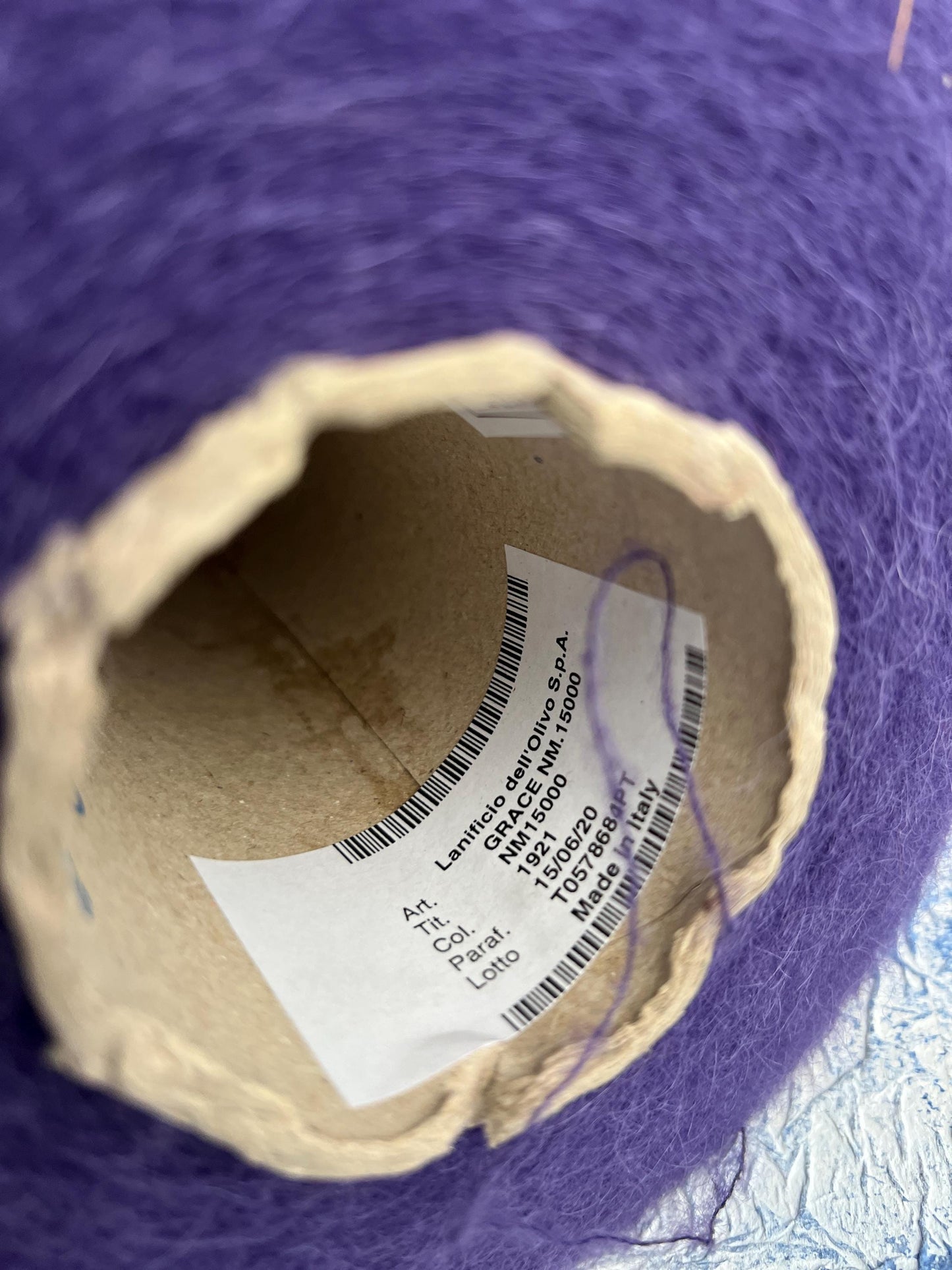 74% Baby Alpaca yarn, 26% Poliamide yarn,Color Glicine. Per 100 gr