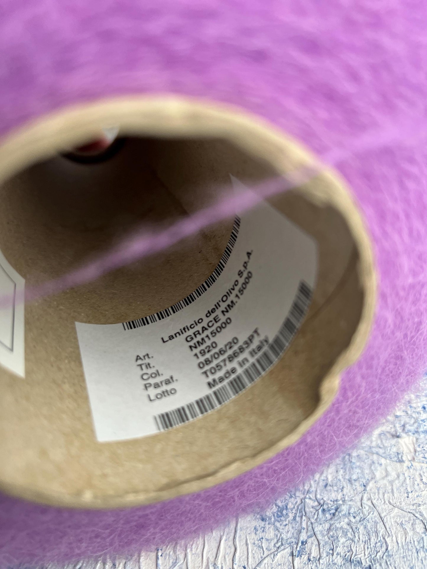 74% Baby Alpaca yarn, 26% Poliamide yarn, Color Violetto. Per 100 gr
