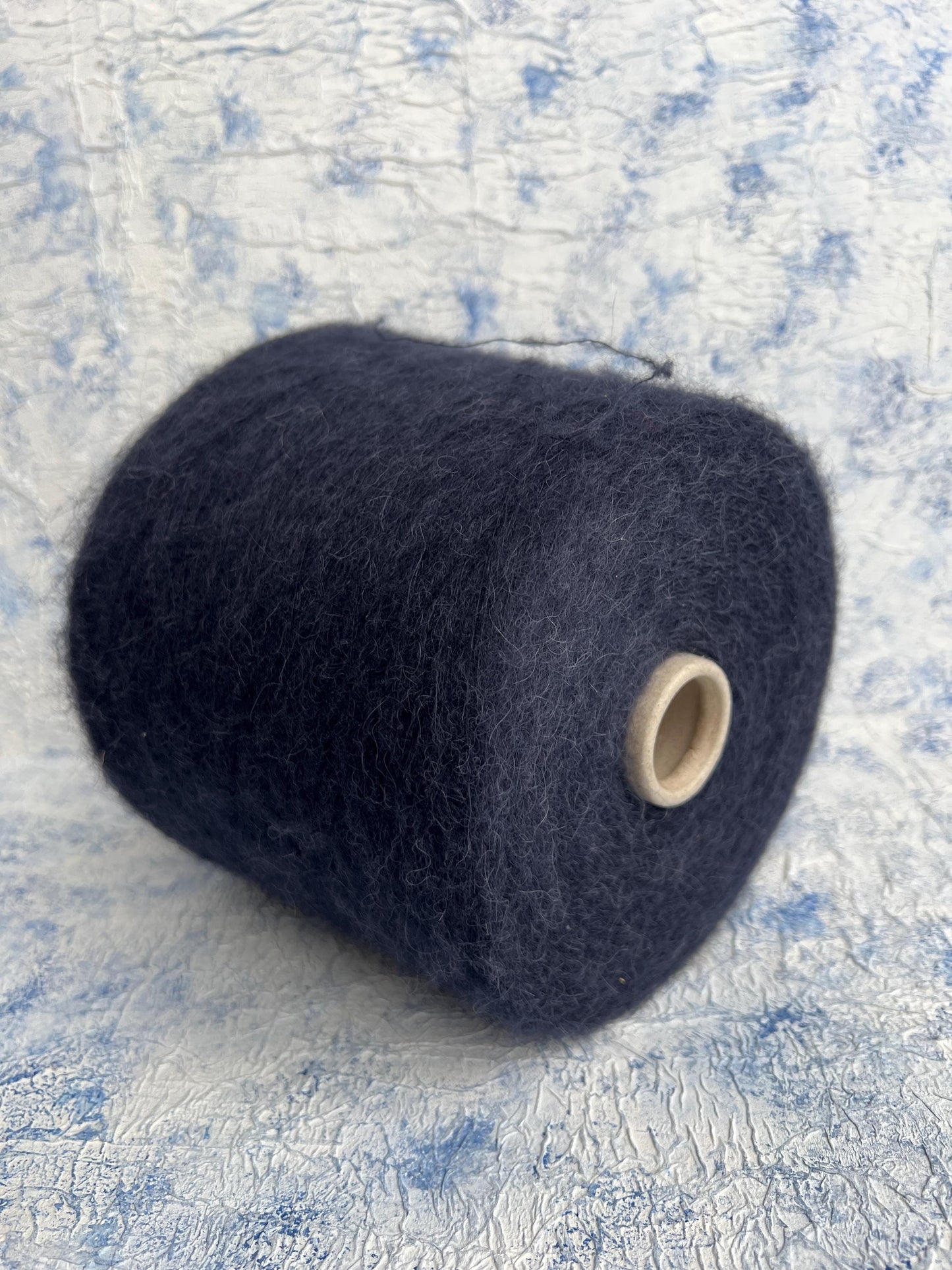 74% Baby Alpaca, 26% PA, Lanifico Dell,Nm 1/15, Color Navy. Per 100 gr
