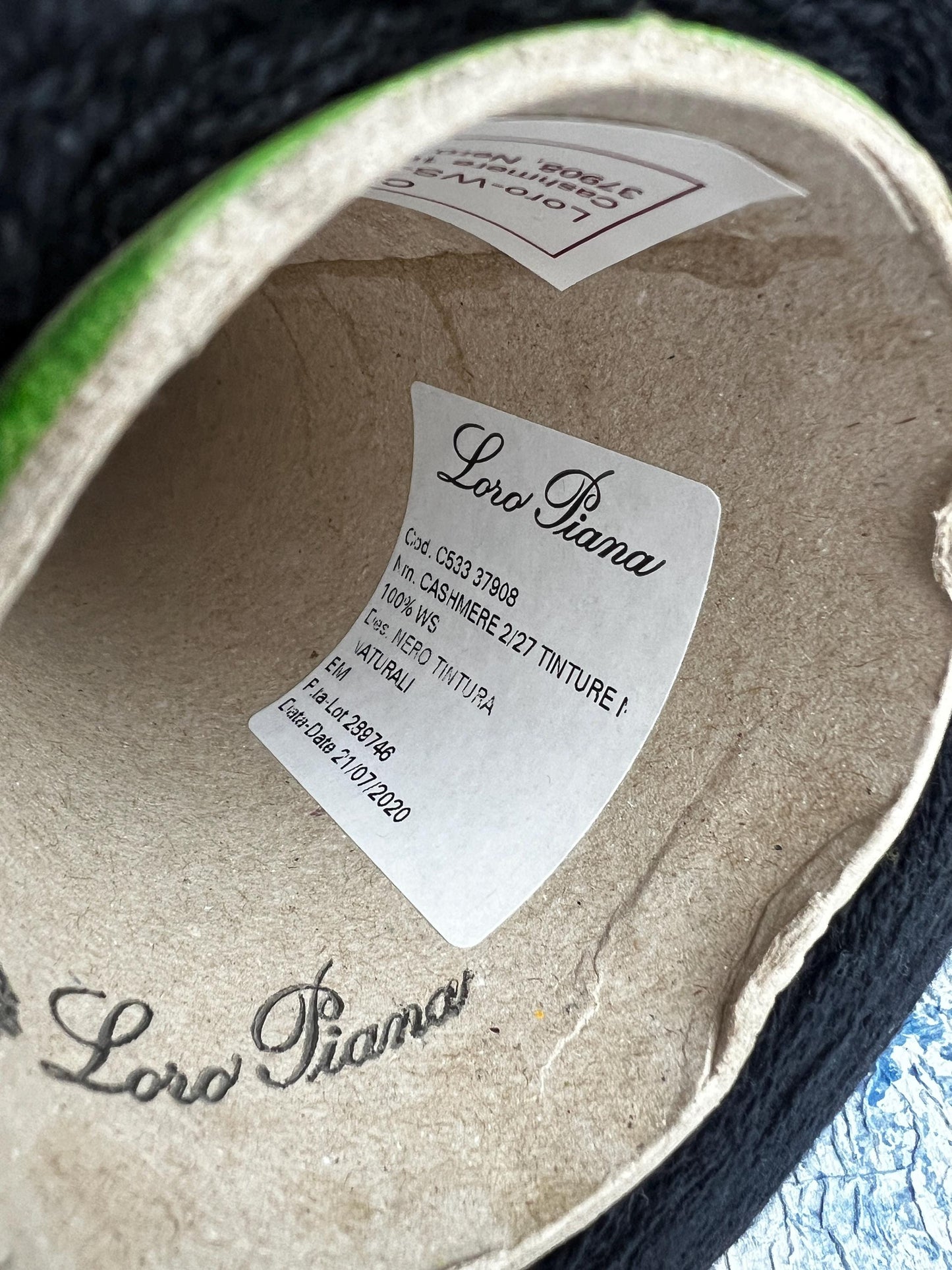 100% Cashmere Yarn Loro Piana. Color Black. Yarn for Knitting & Weaving