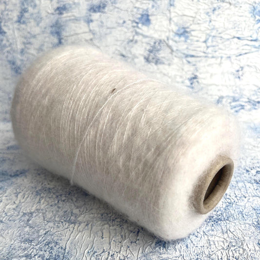 Alpaca yarn 70%, Silk yarn 30%,Pecci Filati yarn, Color White. Per 100 gr