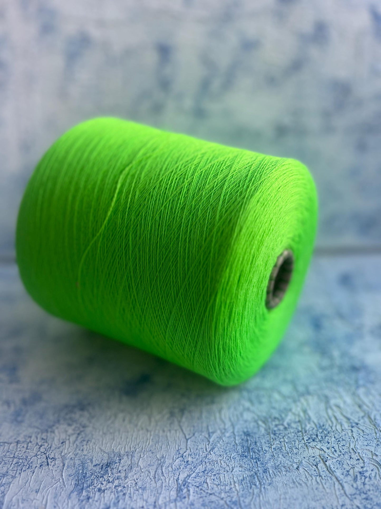 Merino 100 %,Cashwool yarn. Nm 2/30, Prisma Ricerche-Green Fluo.Per 100 gr