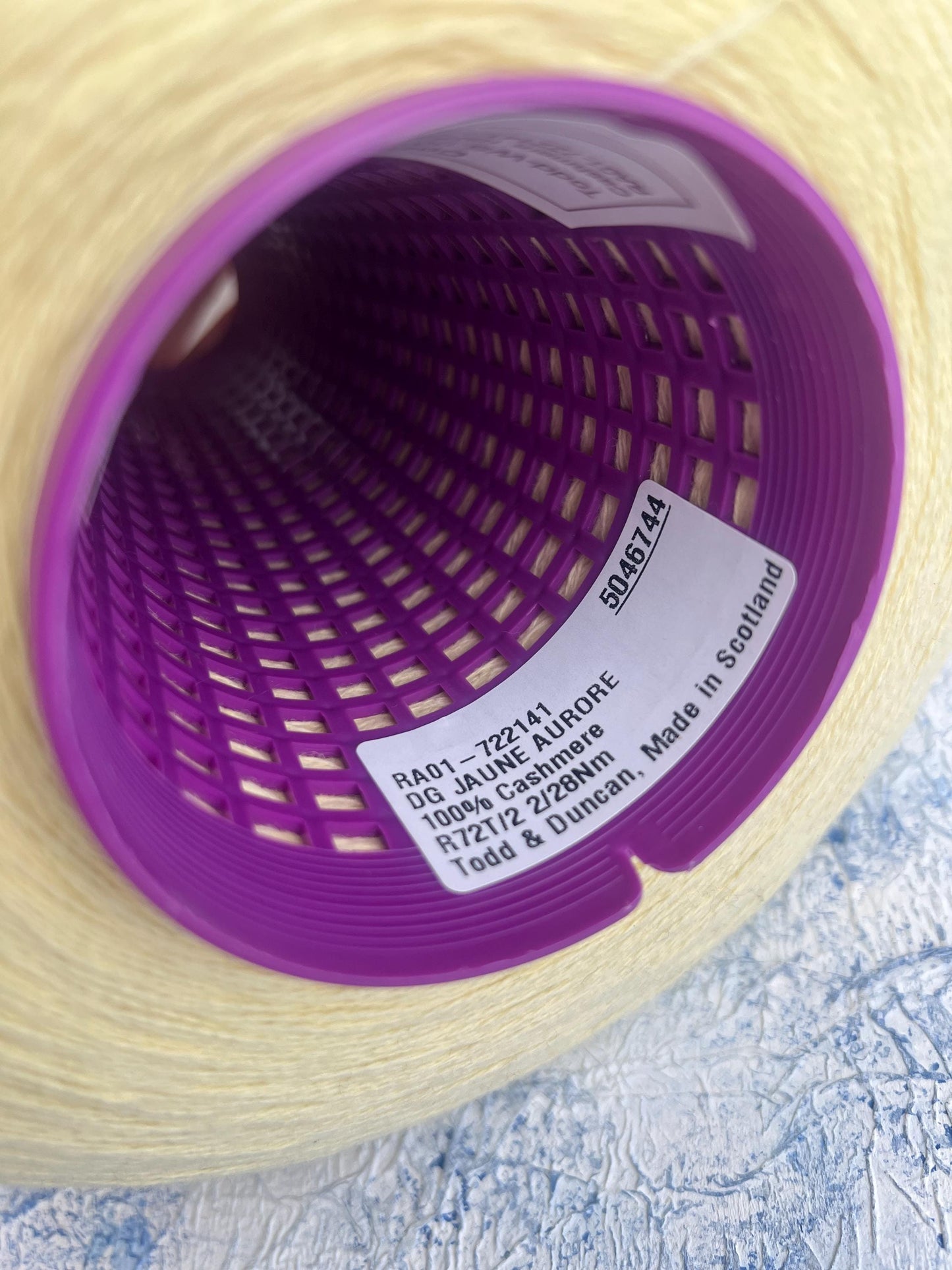 Cashmere yarn 100% on cone for knitting, Todd&Duncan-Lemon.Per 100 gr