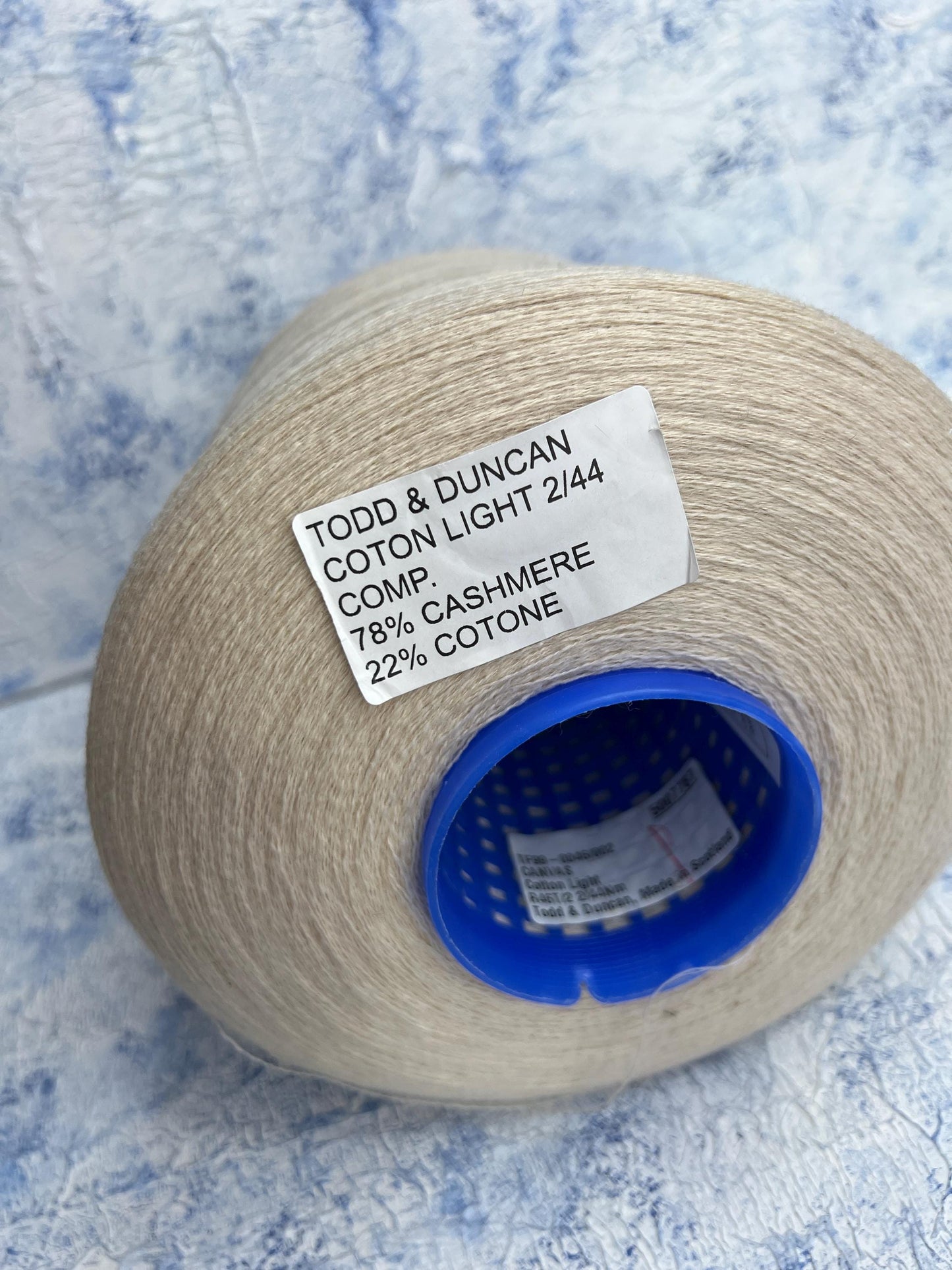 Cashmere 78% & Cotton 22% yarn,Todd&Duncan yarn, Color Canvas. Per 100 gr