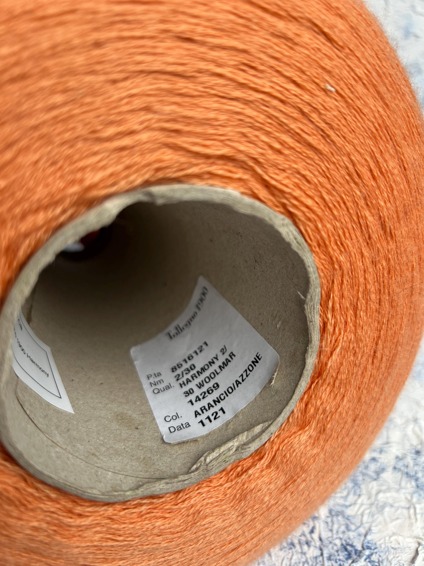 merino-yarn-toll-wv-000962