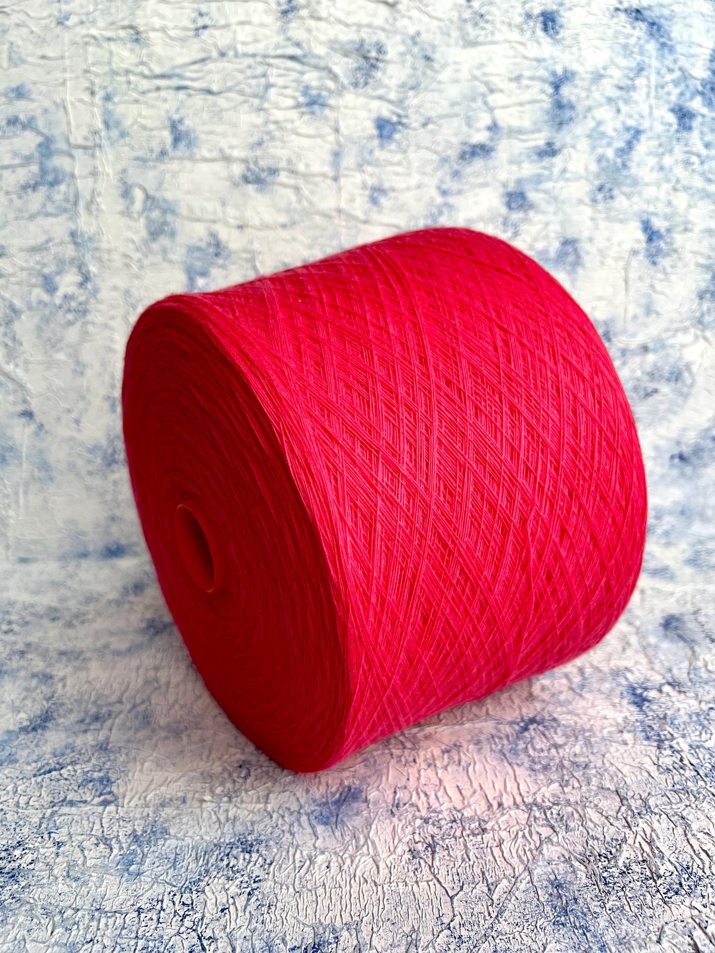 Merino yarn 100%, Supergeelong wool yarn, Color Geranium. Per 100 gr