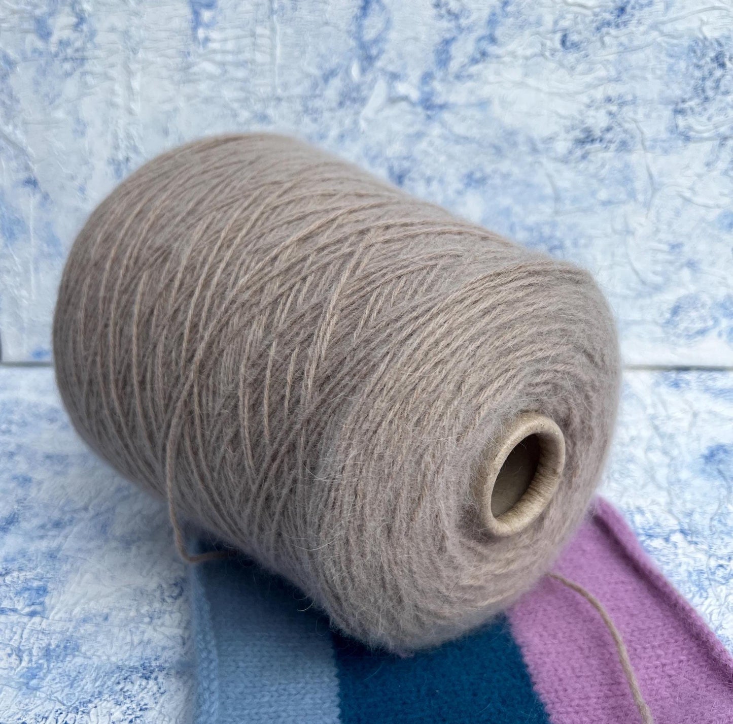 Merino yarn 55%, Angora yarn 35%, 10% PA. ZEGNA BARUFFA, Biege. Per 100 gr