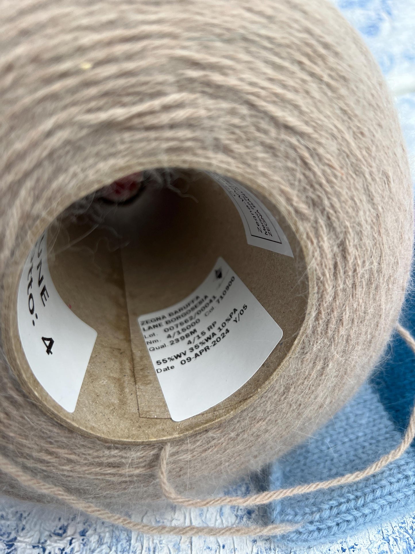 Merino yarn 55%, Angora yarn 35%, 10% PA. ZEGNA BARUFFA, Biege. Per 100 gr