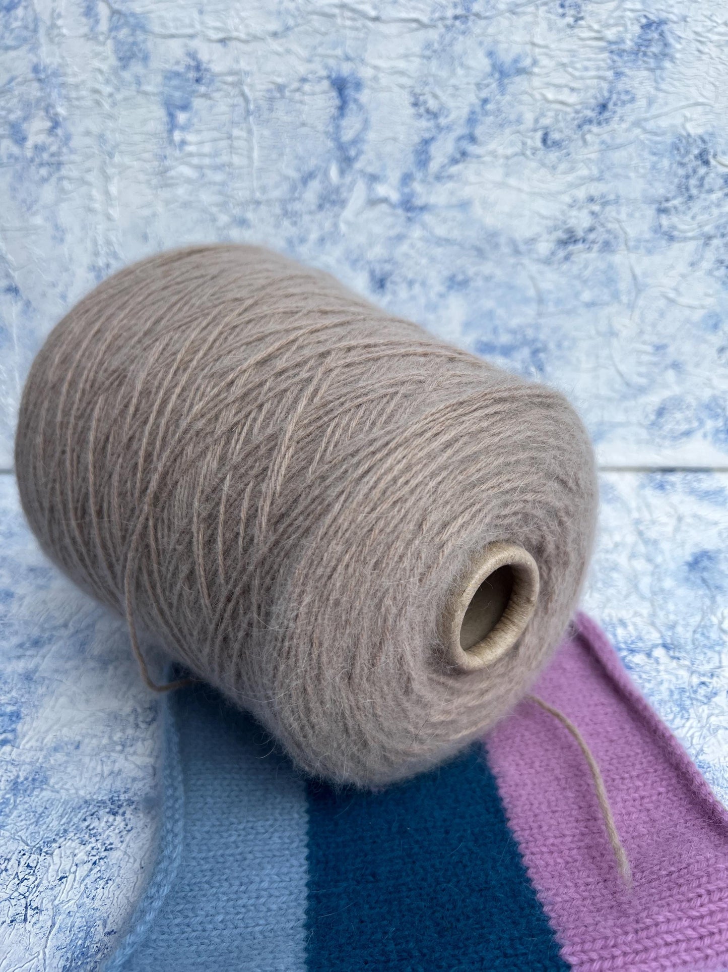 Merino yarn 55%, Angora yarn 35%, 10% PA. ZEGNA BARUFFA, Biege. Per 100 gr