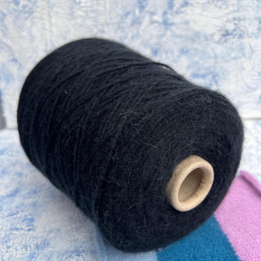 Merino yarn 55%, Angora yarn 35%, 10% PA. ZEGNA BARUFFA, Black. Per 100 gr