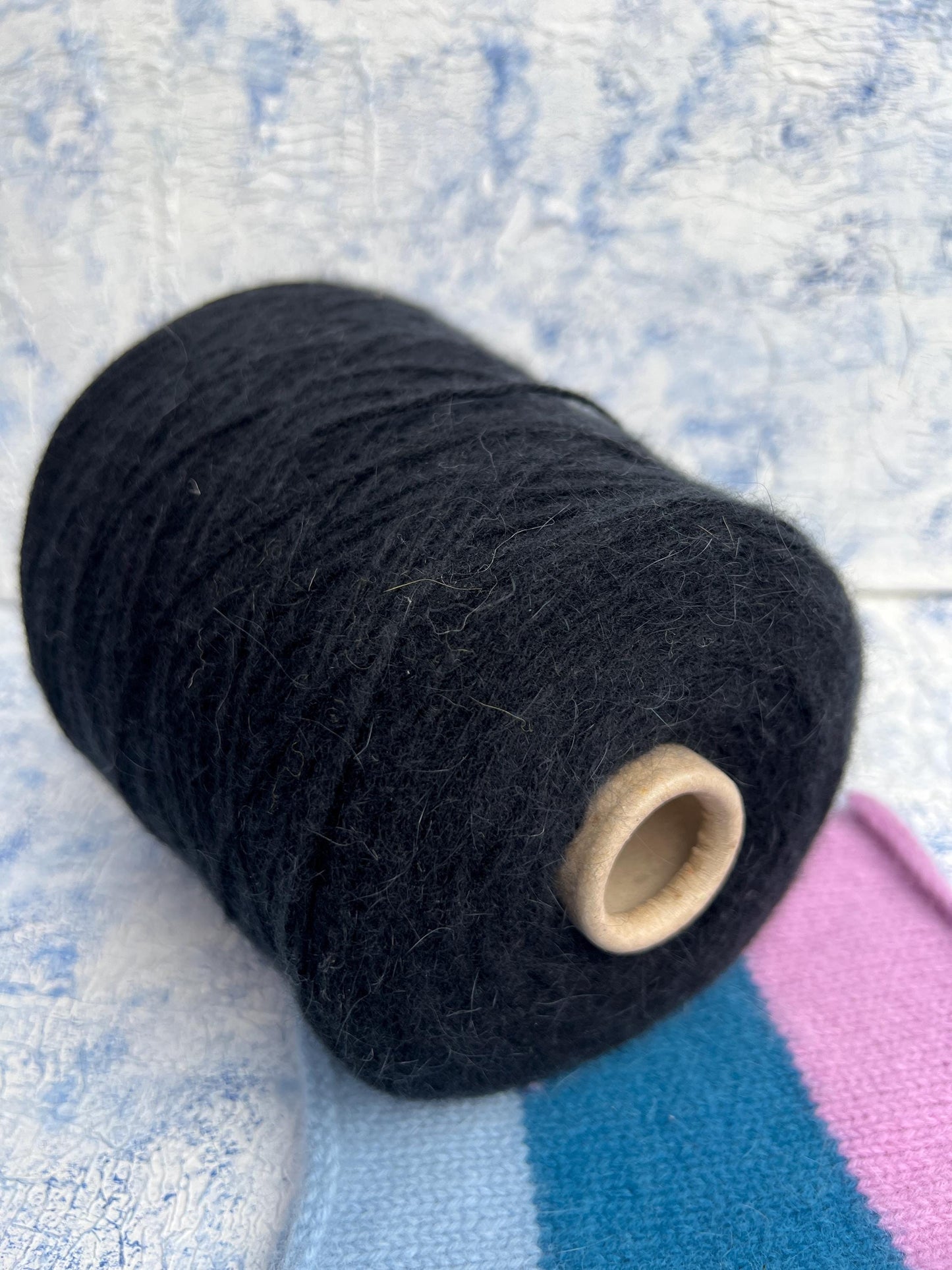 Merino yarn 55%, Angora yarn 35%, 10% PA. ZEGNA BARUFFA, Black. Per 100 gr