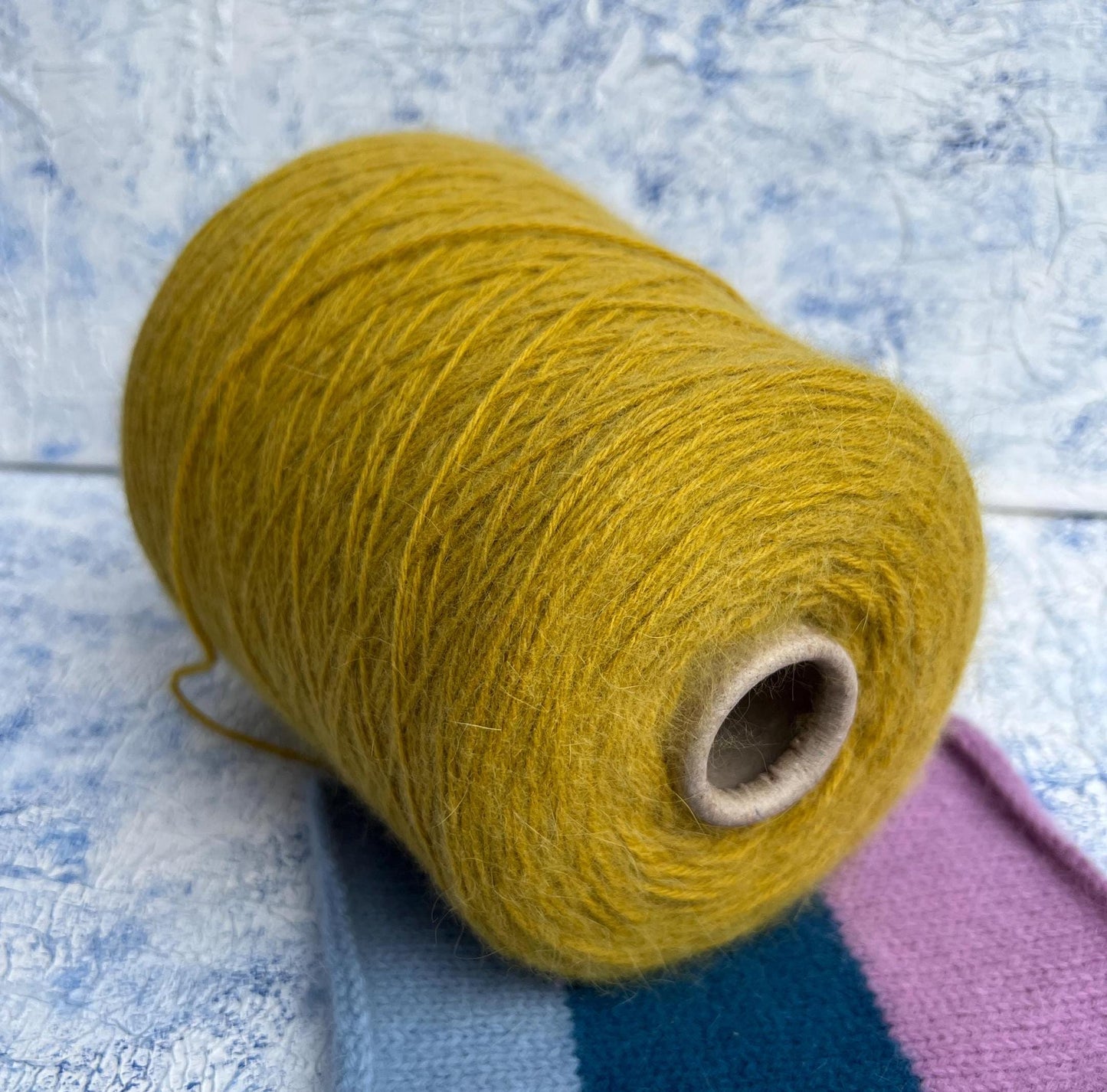 Merino yarn 55%, Angora yarn 35%, 10% PA. ZEGNA BARUFFA, Yellow. Per 100 gr