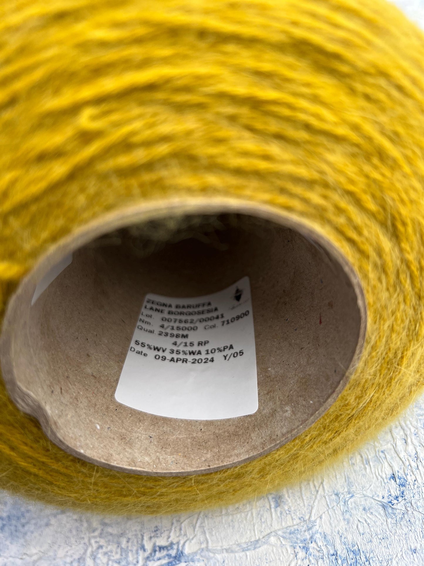 Merino yarn 55%, Angora yarn 35%, 10% PA. ZEGNA BARUFFA, Yellow. Per 100 gr