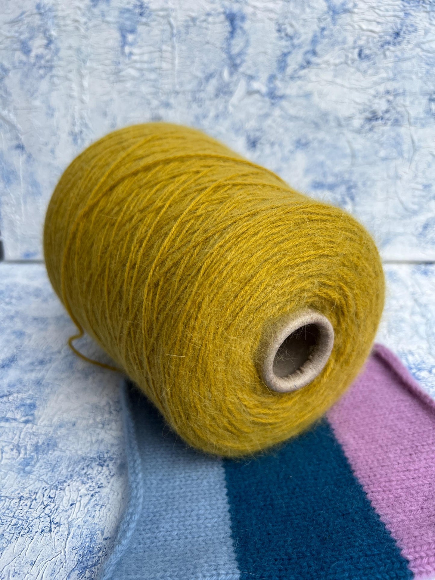 Merino yarn 55%, Angora yarn 35%, 10% PA. ZEGNA BARUFFA, Yellow. Per 100 gr