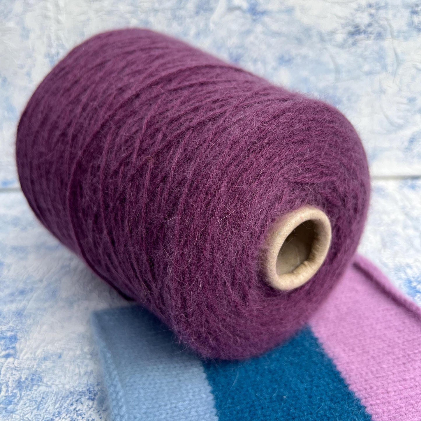 Merino yarn 55%, Angora yarn 35%, 10% PA. ZEGNA BARUFFA, Purple. Per 100 gr