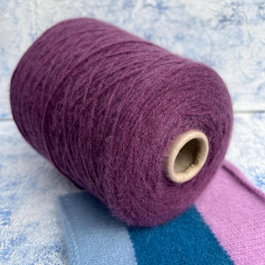 Merino yarn 55%, Angora yarn 35%, 10% PA. ZEGNA BARUFFA, Purple. Per 100 gr