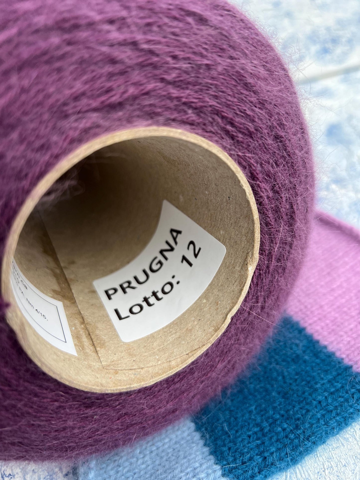 Merino yarn 55%, Angora yarn 35%, 10% PA. ZEGNA BARUFFA, Purple. Per 100 gr