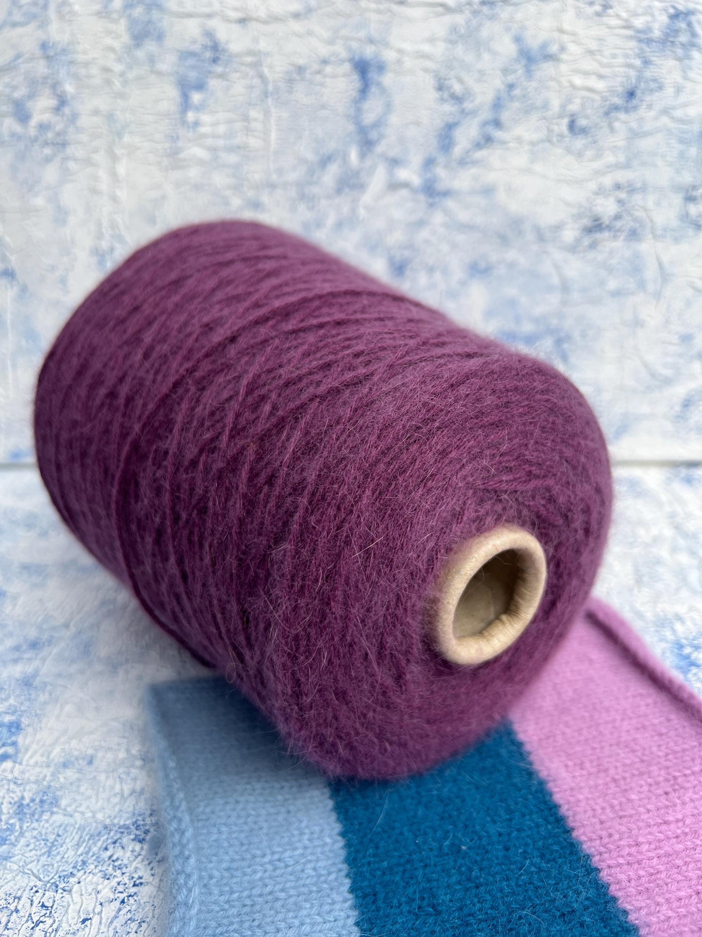Merino yarn 55%, Angora yarn 35%, 10% PA. ZEGNA BARUFFA, Purple. Per 100 gr