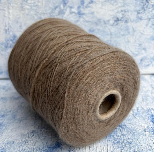 Merino yarn 55%, Angora yarn 35%, 10% PA. Beige. Per 100 gr