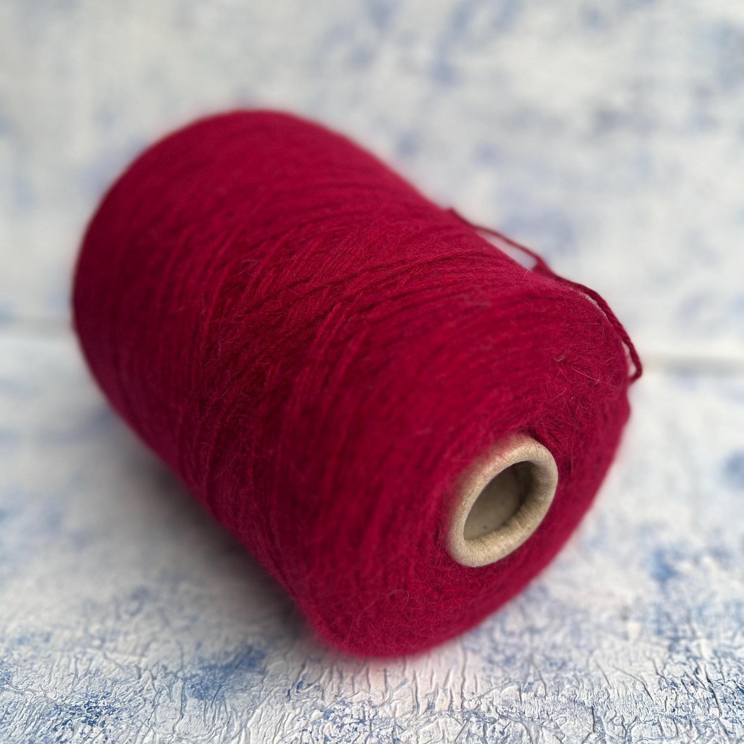 Merino yarn 55%, Angora yarn 35%, 10% PA. Cardinale (Red). Per 100 gr