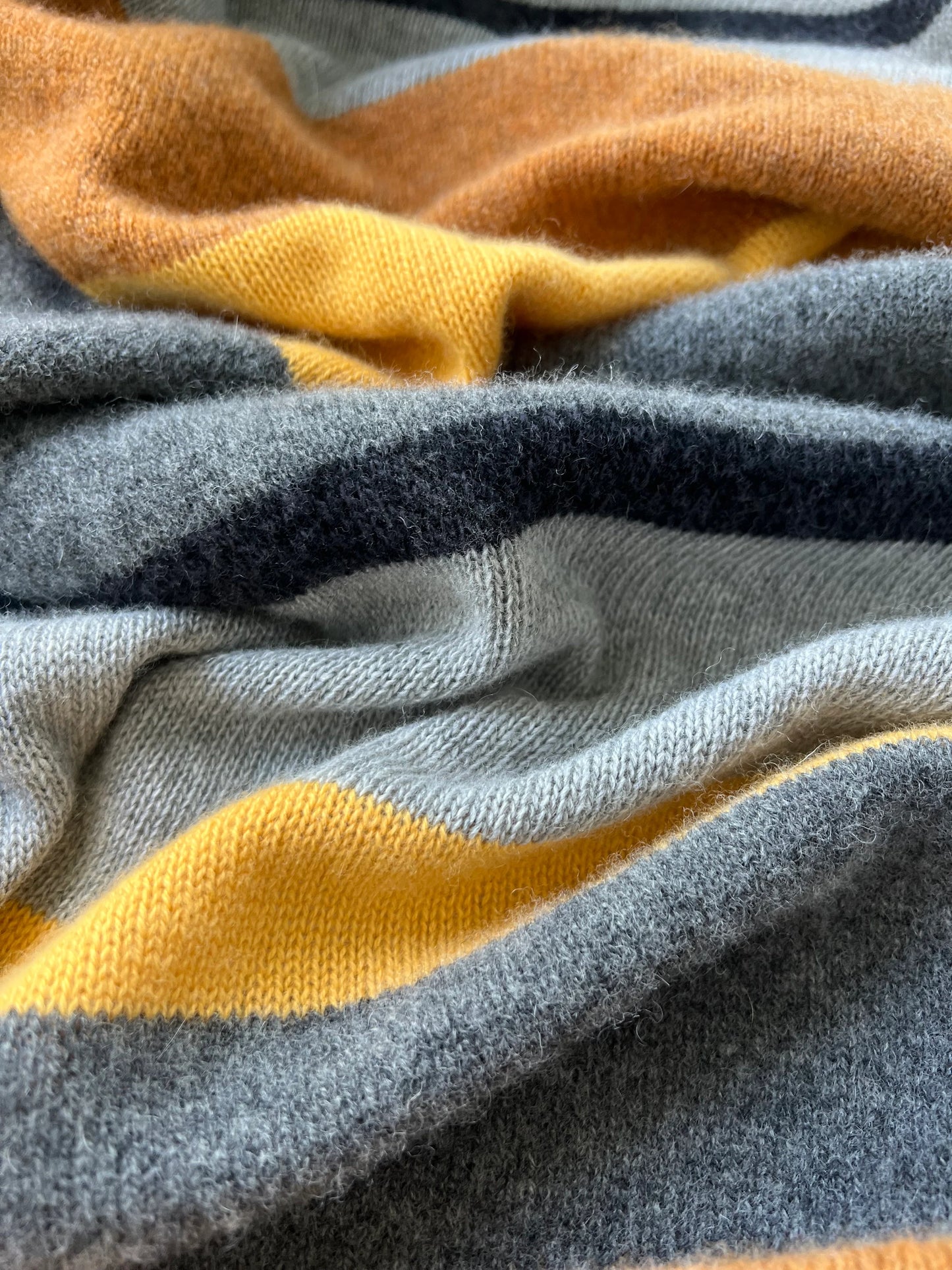 Indulge in Luxury: Cashmere Wool Scarf, Soft Travel Blanket, Pashmina Shawl, and Knitted Elegance