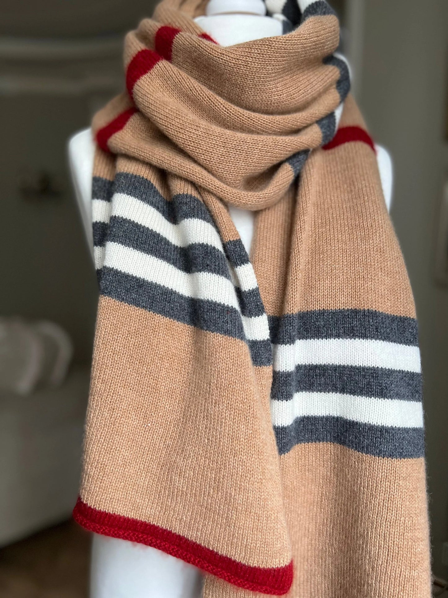 Artisan-Crafted Cashmere Scarf: Handmade Elegance from Italian Elite Wool in Trenchcoat Pattern