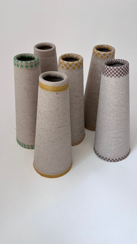 A set of 100 brand-new cardboard cones for yarn winding, weaving.