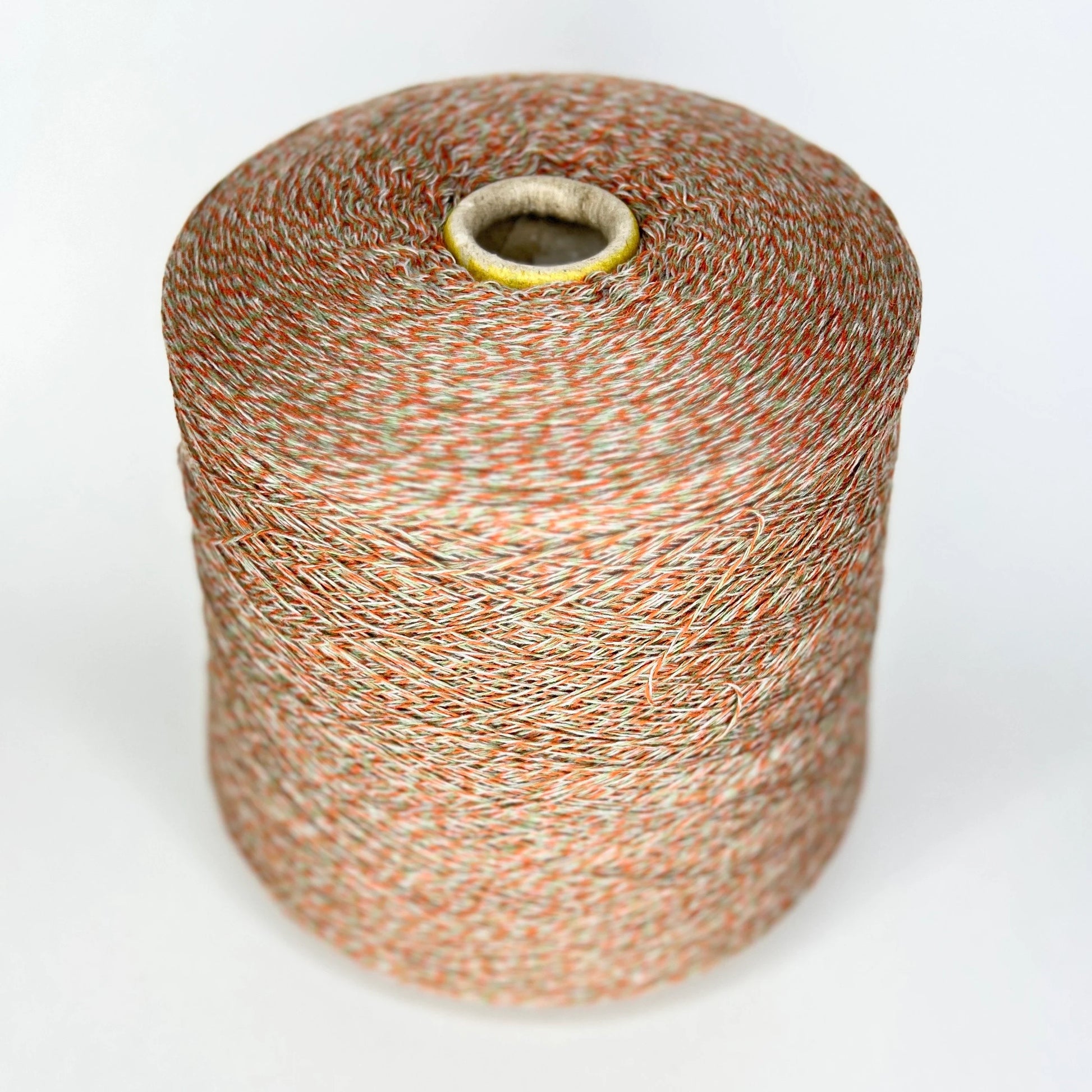 Experience Pure Joy with our Italian Soft Wool Cashmere Yarn - Ideal for Weaving, Knitting, and Crocheting Creations! Loro Piana, art. MOIRE. Fibre: 90% Merino Wool Yarn 10% Cashmere yarn. Yarn Color: Melange (orange). Introducing our luxurious soft wool cashmere blend yarn  avalaible in our Yarn Store!
