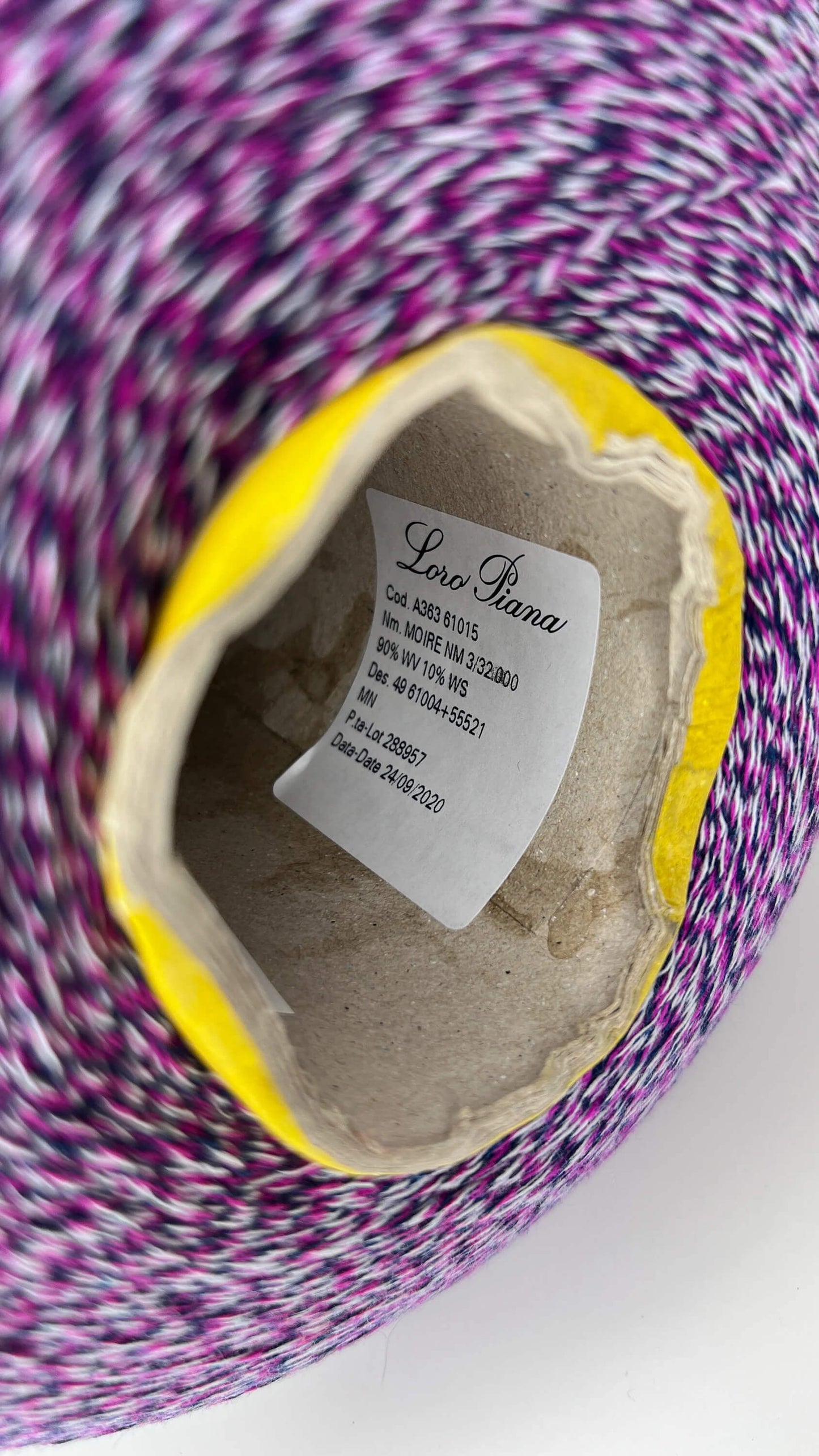 Merino 90%, Cashmere 10%, Nm 3/32000, Loro Piana MOIRE- A363 61015, Melange purple&white&black, per. 100 gr.