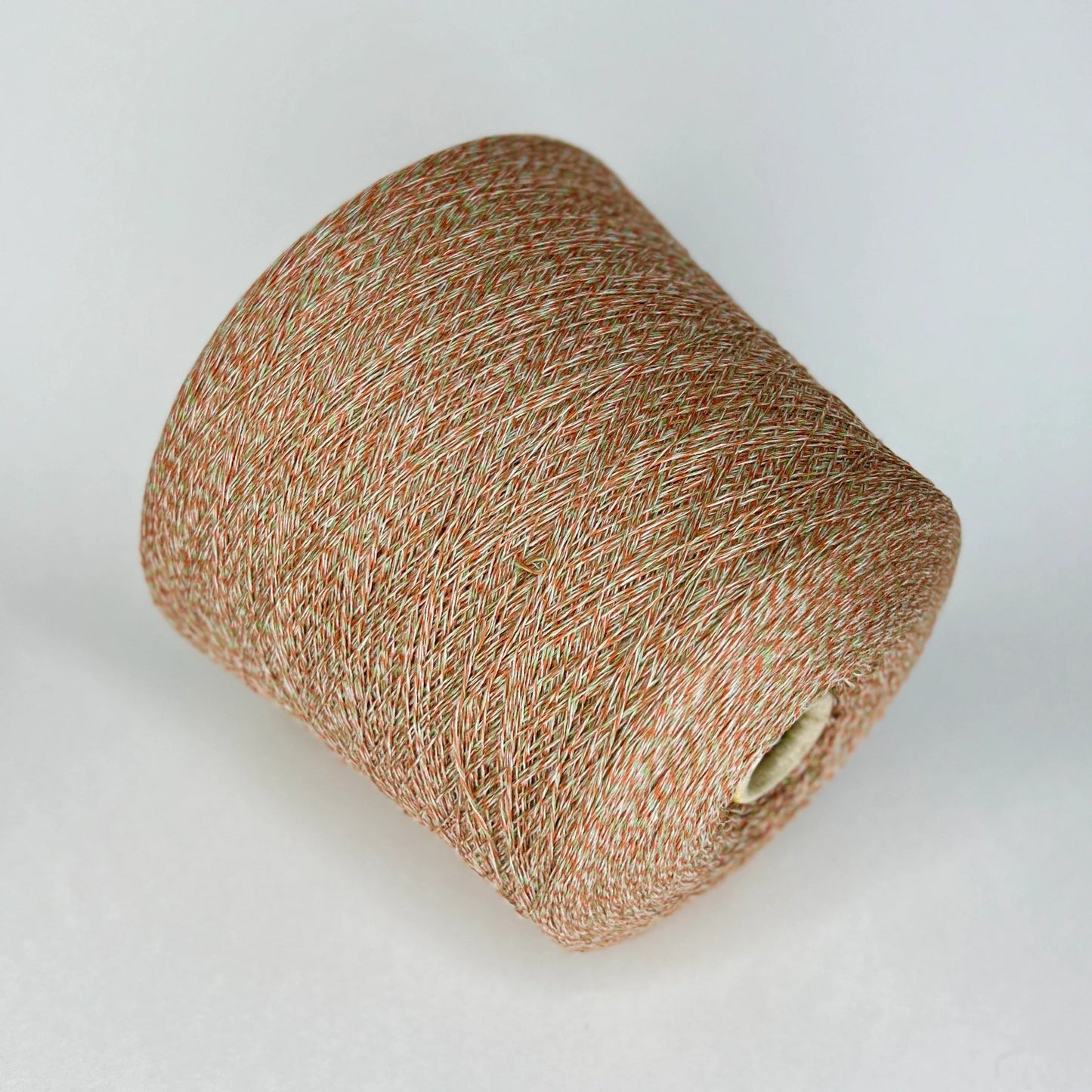 Experience Pure Joy with our Italian Soft Wool Cashmere Yarn - Ideal for Weaving, Knitting, and Crocheting Creations! Loro Piana, art. MOIRE. Fibre: 90% Merino Wool Yarn 10% Cashmere yarn. Yarn Color: Melange (orange). Introducing our luxurious soft wool cashmere blend yarn avalaible in our Yarn Store!