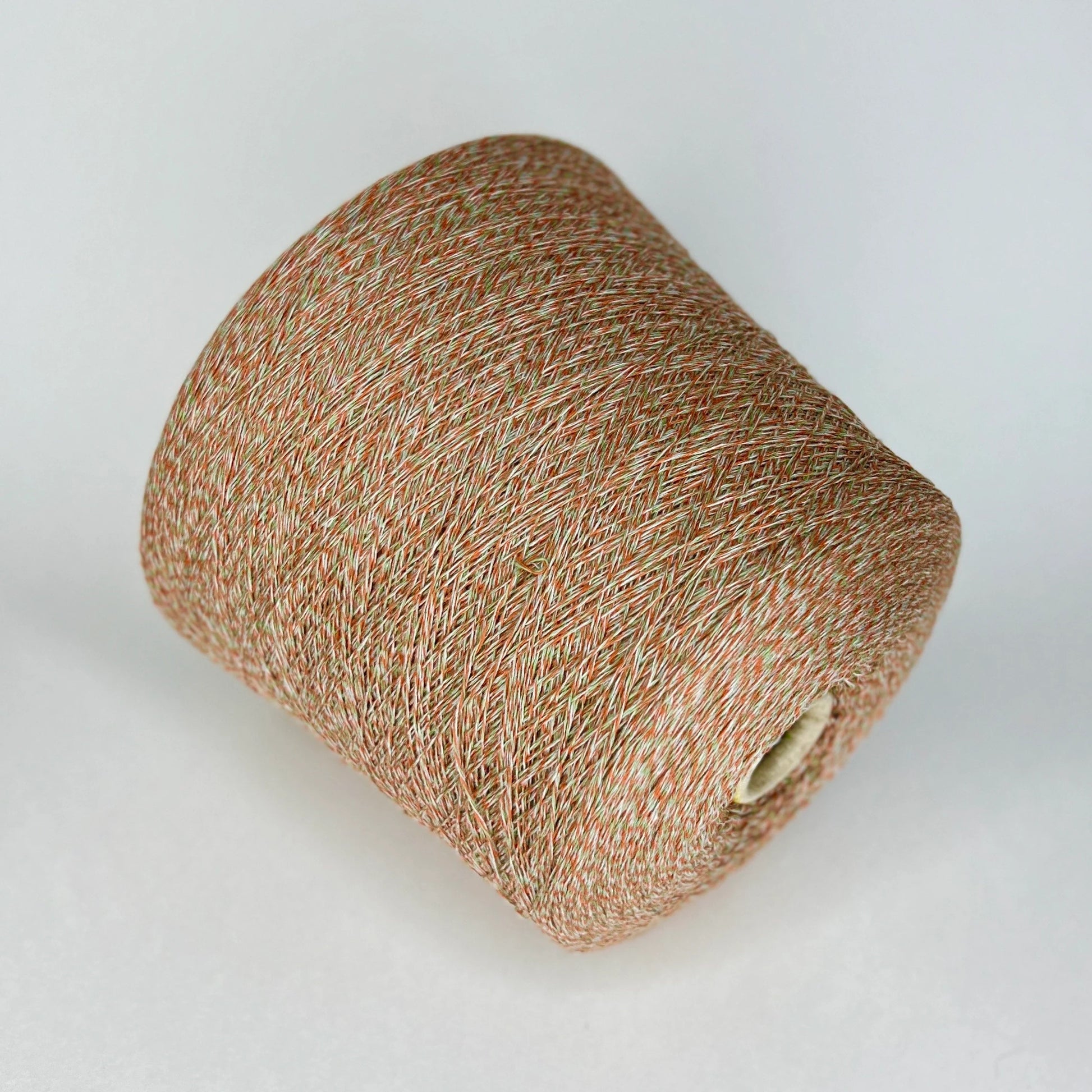 Experience Pure Joy with our Italian Soft Wool Cashmere Yarn - Ideal for Weaving, Knitting, and Crocheting Creations! Loro Piana, art. MOIRE. Fibre: 90% Merino Wool Yarn 10% Cashmere yarn. Yarn Color: Melange (orange). Introducing our luxurious soft wool cashmere blend yarn  avalaible in our Yarn Store!