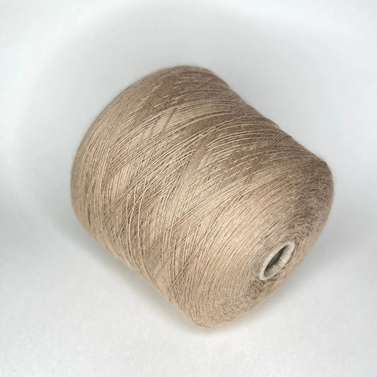 Alpaca yarn on cone, 100% Alpaca yarn, Alpaca yarn by Filitaly MIKI. Alpaca yarn made in Italy.Yarn on Cone.
Fiber: 100% Alpaca Yarn.  Yarn Colour: Beige. Yarn for knitting machine. Alpaca yarn.